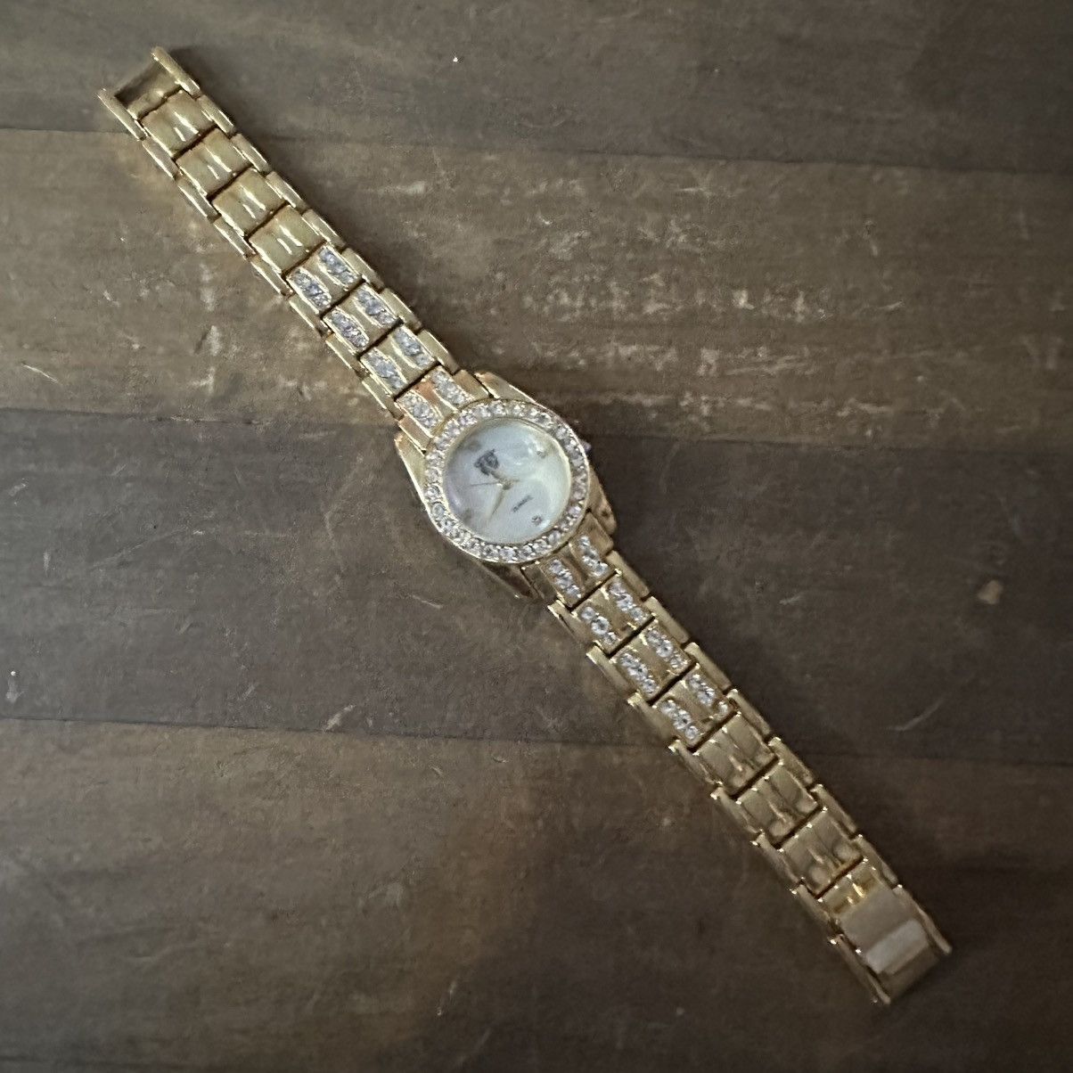 Vintage Vintage Elizabeth Taylor gold tone pave bezel watch Size ONE SIZE - 6 Thumbnail