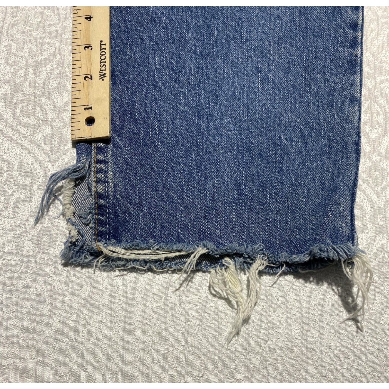 Levi's VINTAGE Levi's Jeans 560 Mens 34x32 Blue Loose Fit Tapered Leg Distressed Frayed Hem Y2k Jeans Size US 34 / EU 50 - 3 Thumbnail