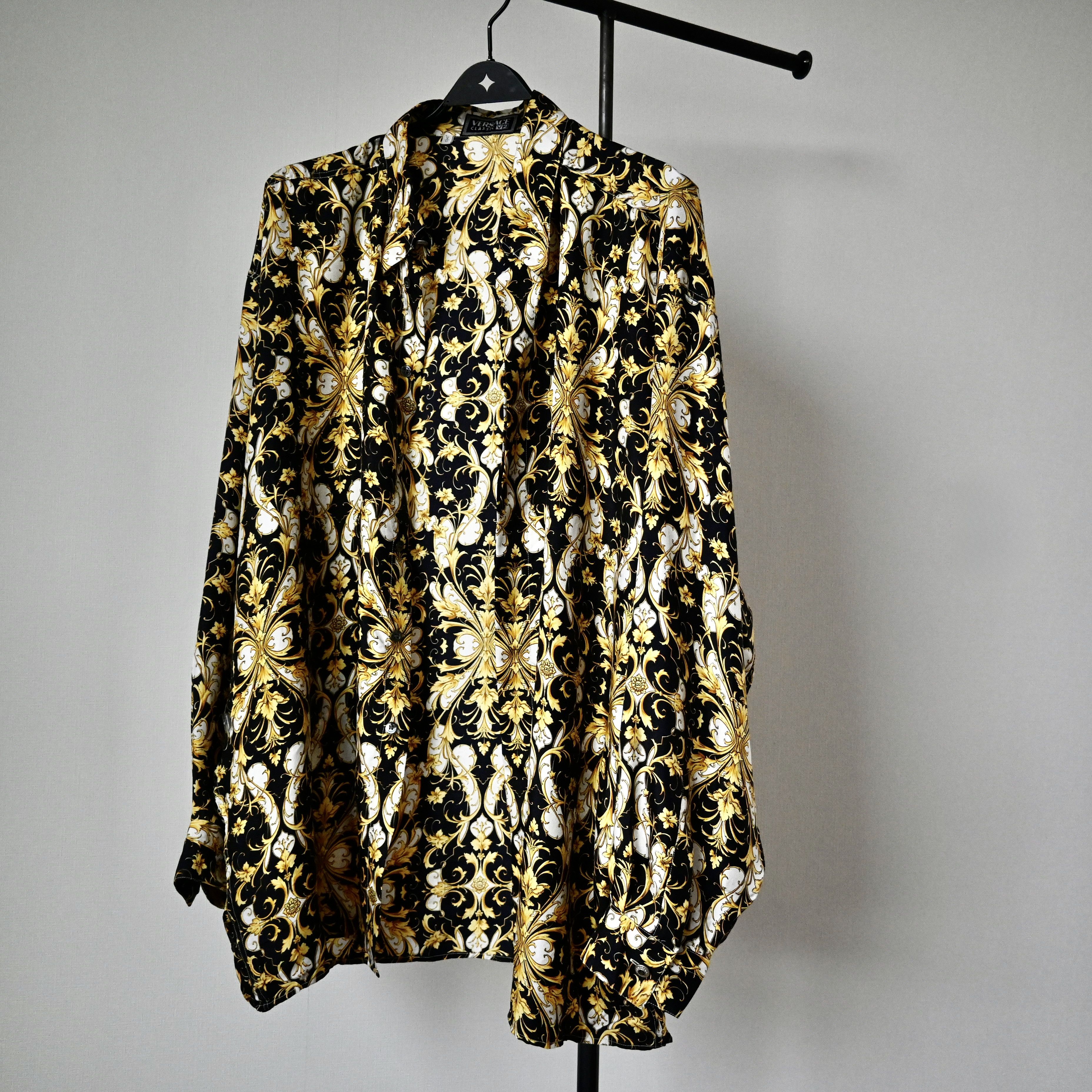 Versace VTG 1990s VERSACE CLASSIC V2 silk shirt made in Spain Size US XL / EU 56 / 4 - 22 Thumbnail