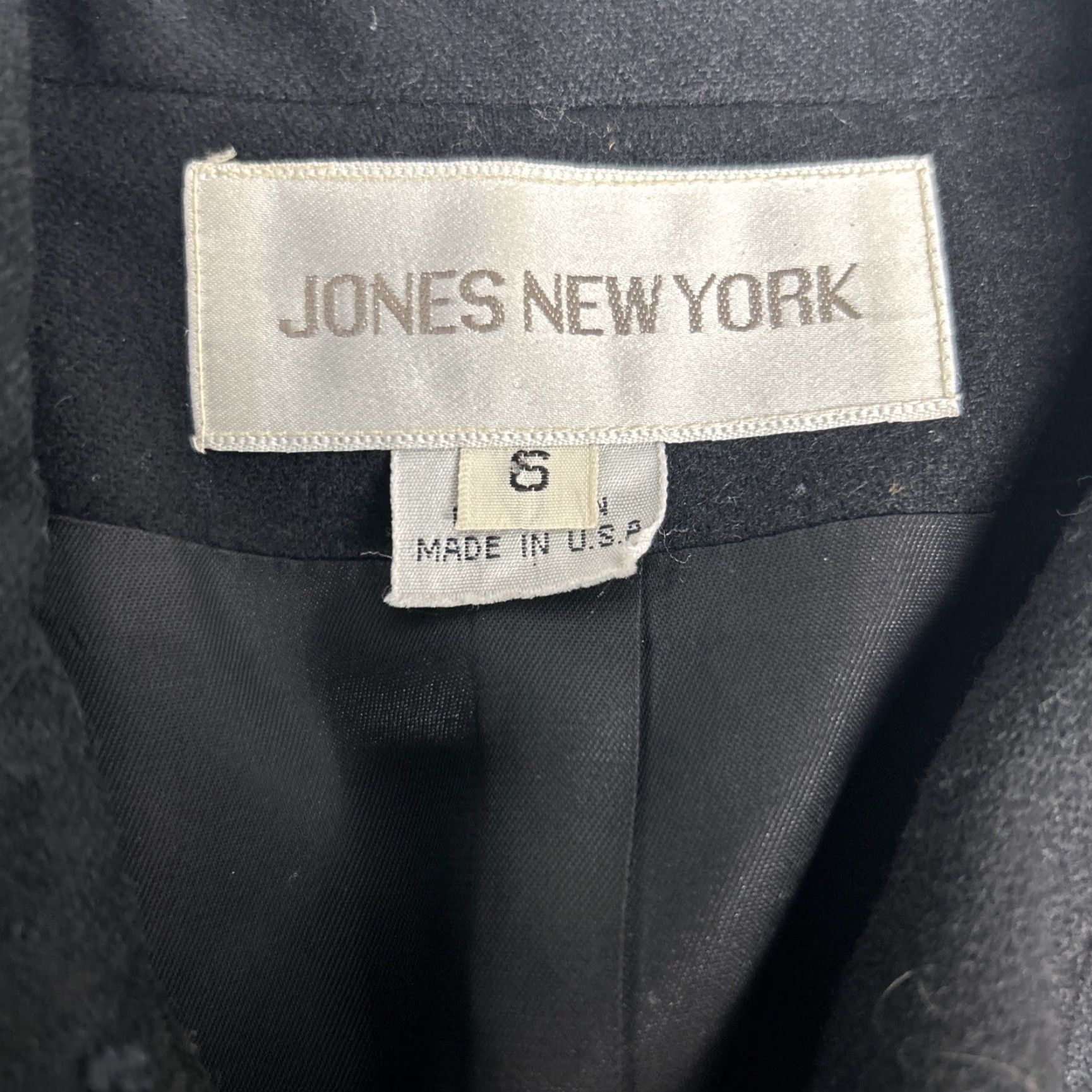 Jones New York VINTAGE Jones New York Blazer Women’s 6 Black 100% Wool Cropped Double-Breasted Six-Button Front Button Single-Button Sleeve Wool Jacket Size M / US 6-8 / IT 42-44 - 6 Thumbnail
