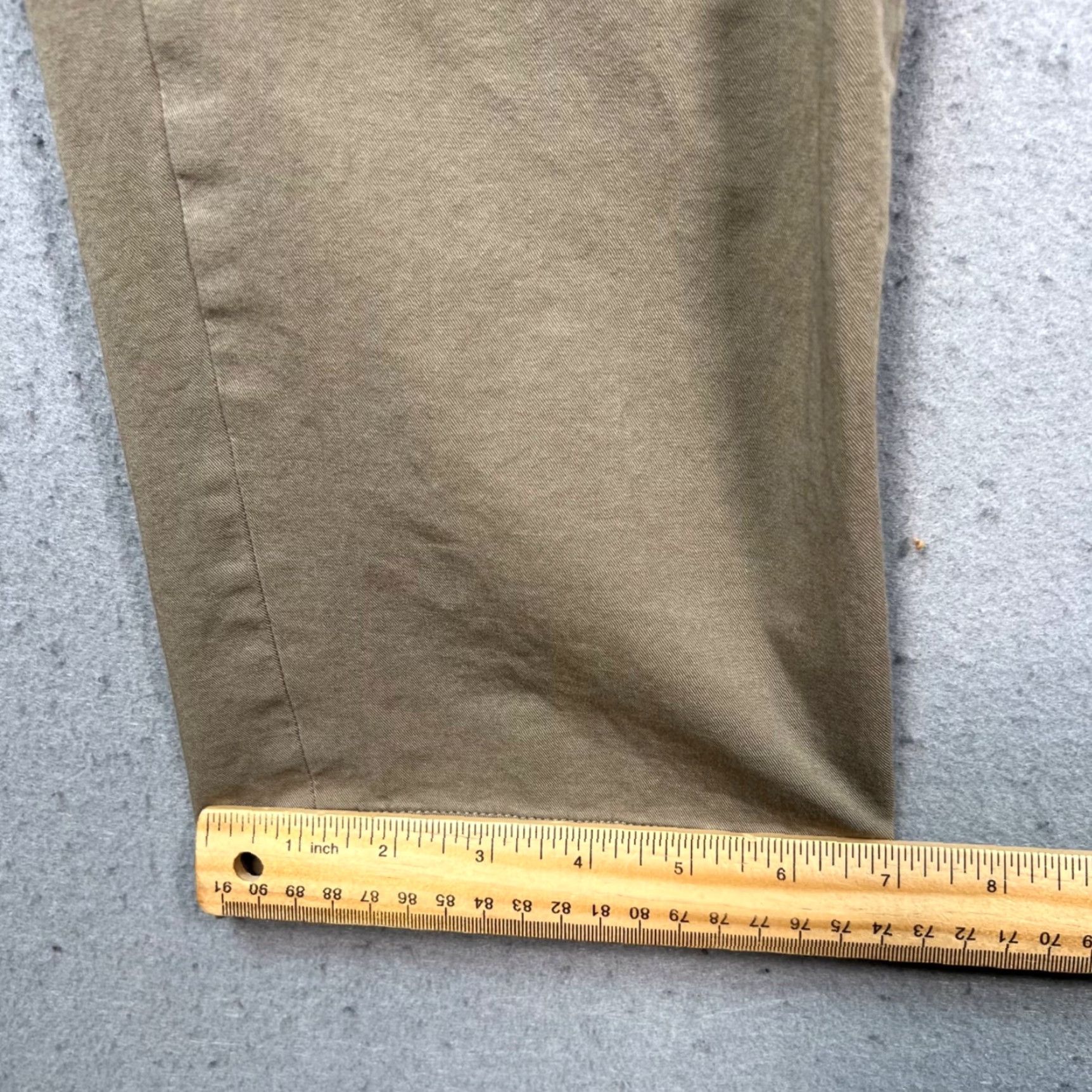 Uniqlo Uniqlo Mens Size Medium 30 - 33 Khaki Straight-Leg Chino Pants Size US 31 - 7 Thumbnail