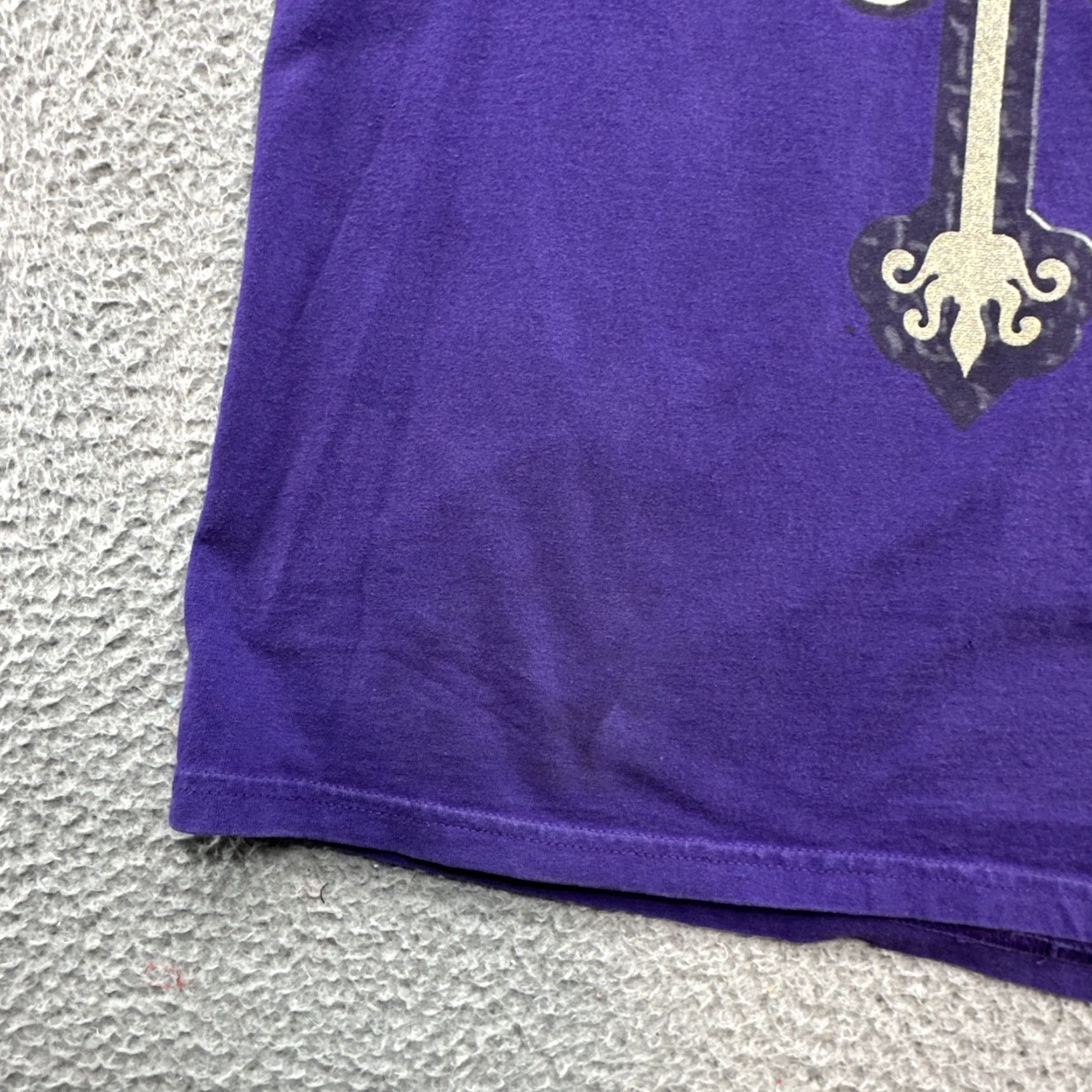Vintage VINTAGE Rare Dark Lotus Black Rain 2004 Y2K Purple T-Shirt Large Shirt Men Cotton Gildan 5000 Music Limited Edition Twiztid ICP-1990s 2000s Womens? Size US L / EU 52-54 / 3 - 7 Thumbnail