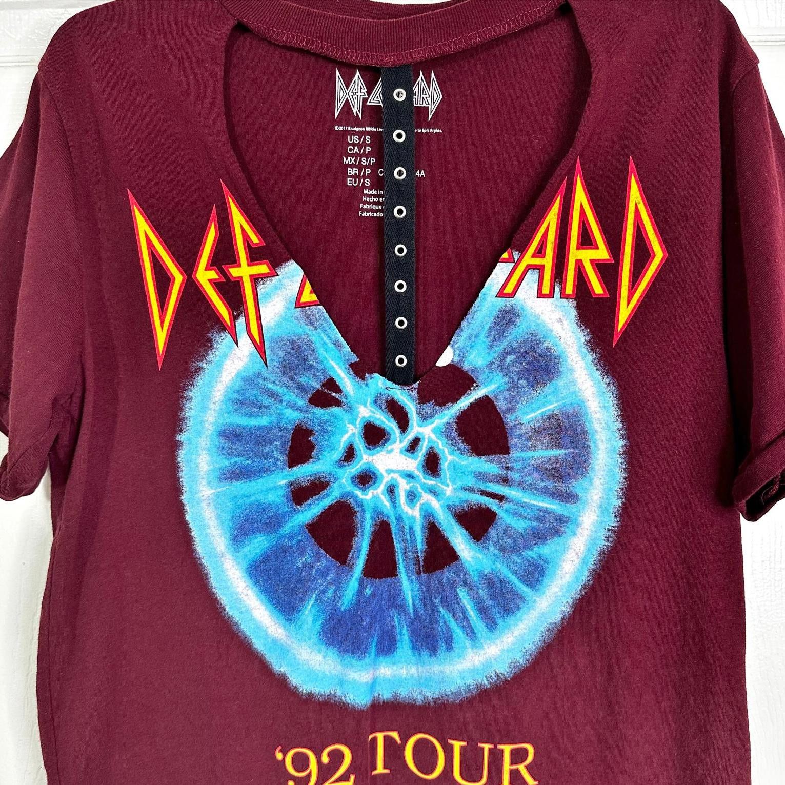 Forever 21 Def Leppard 92' Tour Cut Out Graphic T-Shirt Women's S Size S / US 4 / IT 40 - 4 Thumbnail