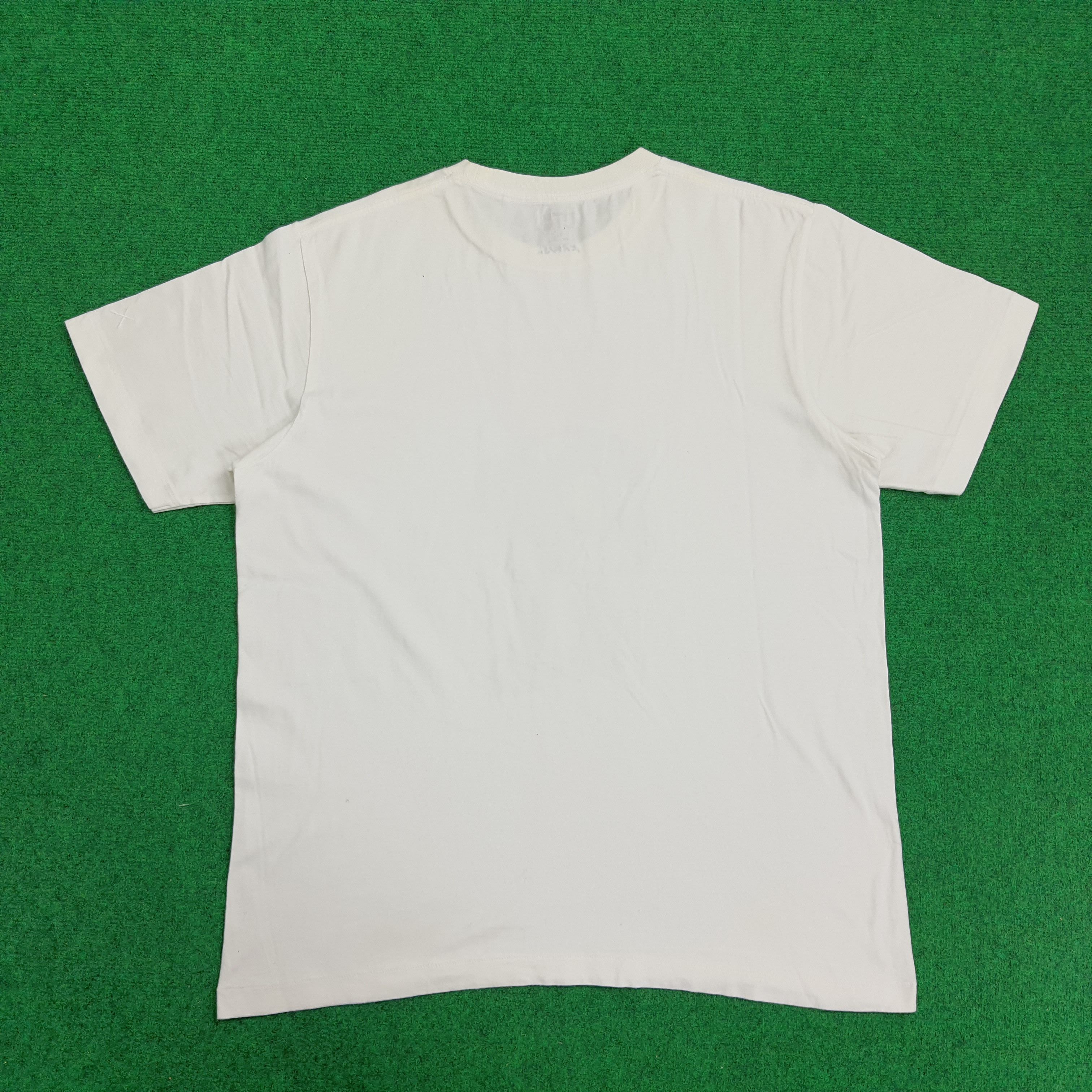 Kaws × Uniqlo Kaws x Uniqlo Japanese Brand Tshirt Size US L / EU 52-54 / 3 - 3 Thumbnail