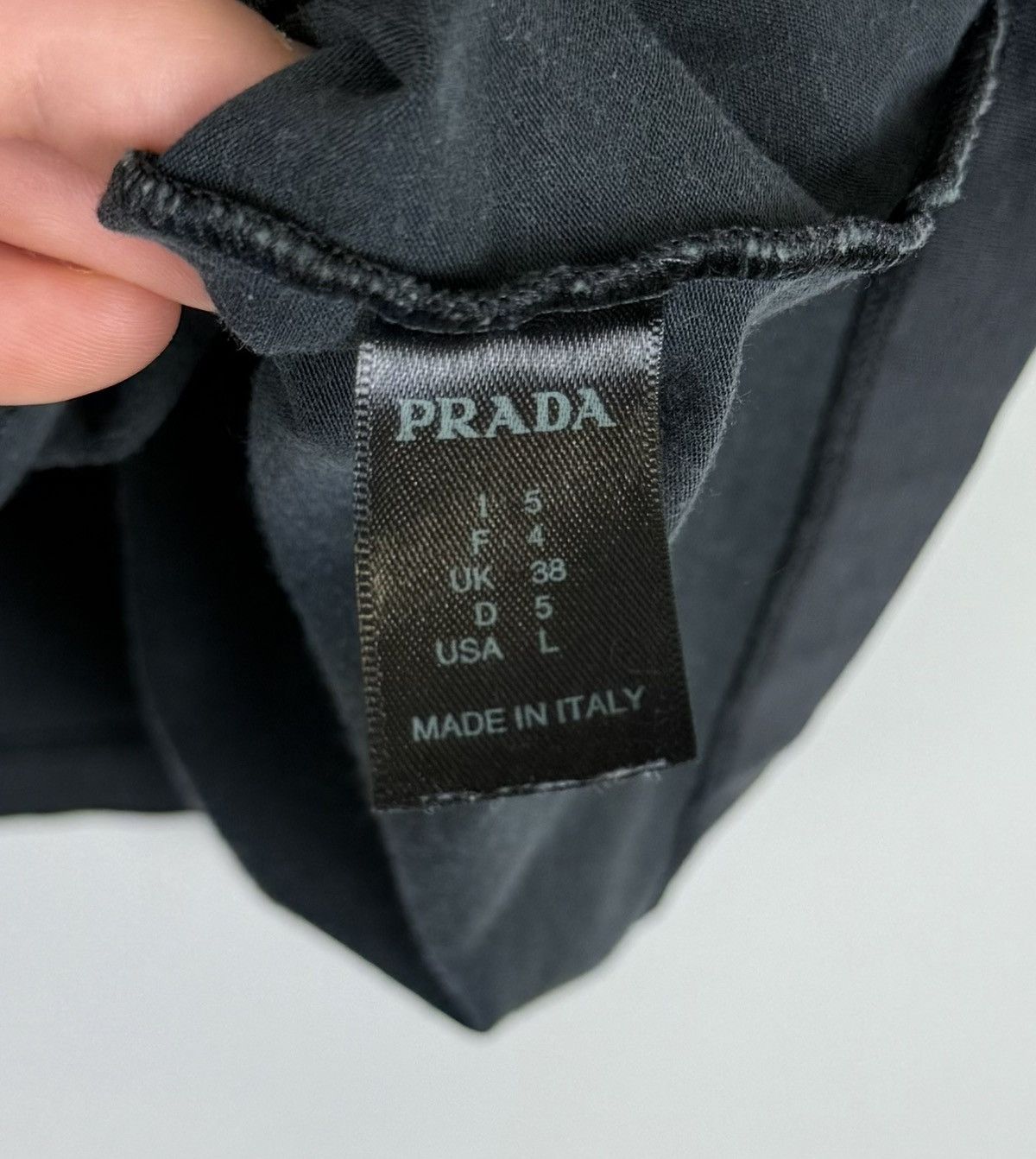 Prada Prada Milano V-neck Short Sleeve T-shirt Women’s Size L Gray Size L / US 10 / IT 46 - 5 Thumbnail