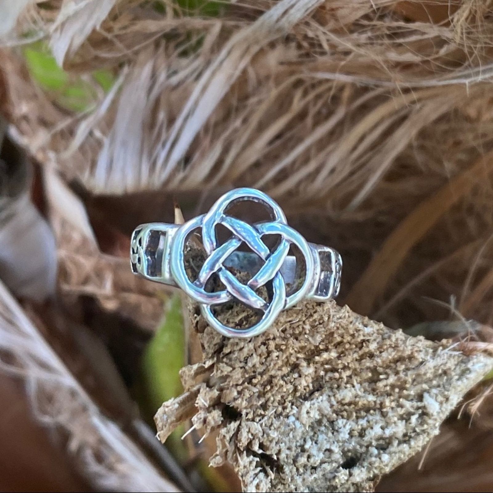 The Unbranded Brand Sterling Silver Celtic Knot Ring Size 7 Size ONE SIZE - 4 Thumbnail