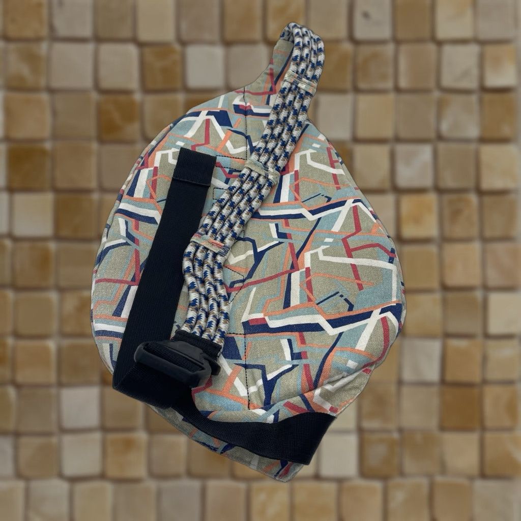 KAVU Rope Bag Sling Arc Black Geometric Pattern Crossbody  display picture 3