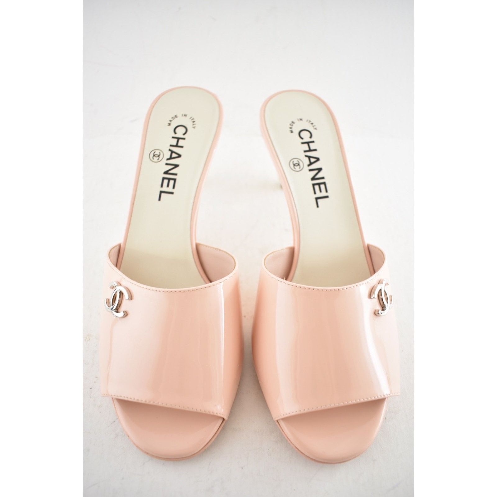 Chanel Chanel 23S Pink Patent Leather CC Logo Pearl Heel Size US 7 / IT 37 - 8 Thumbnail