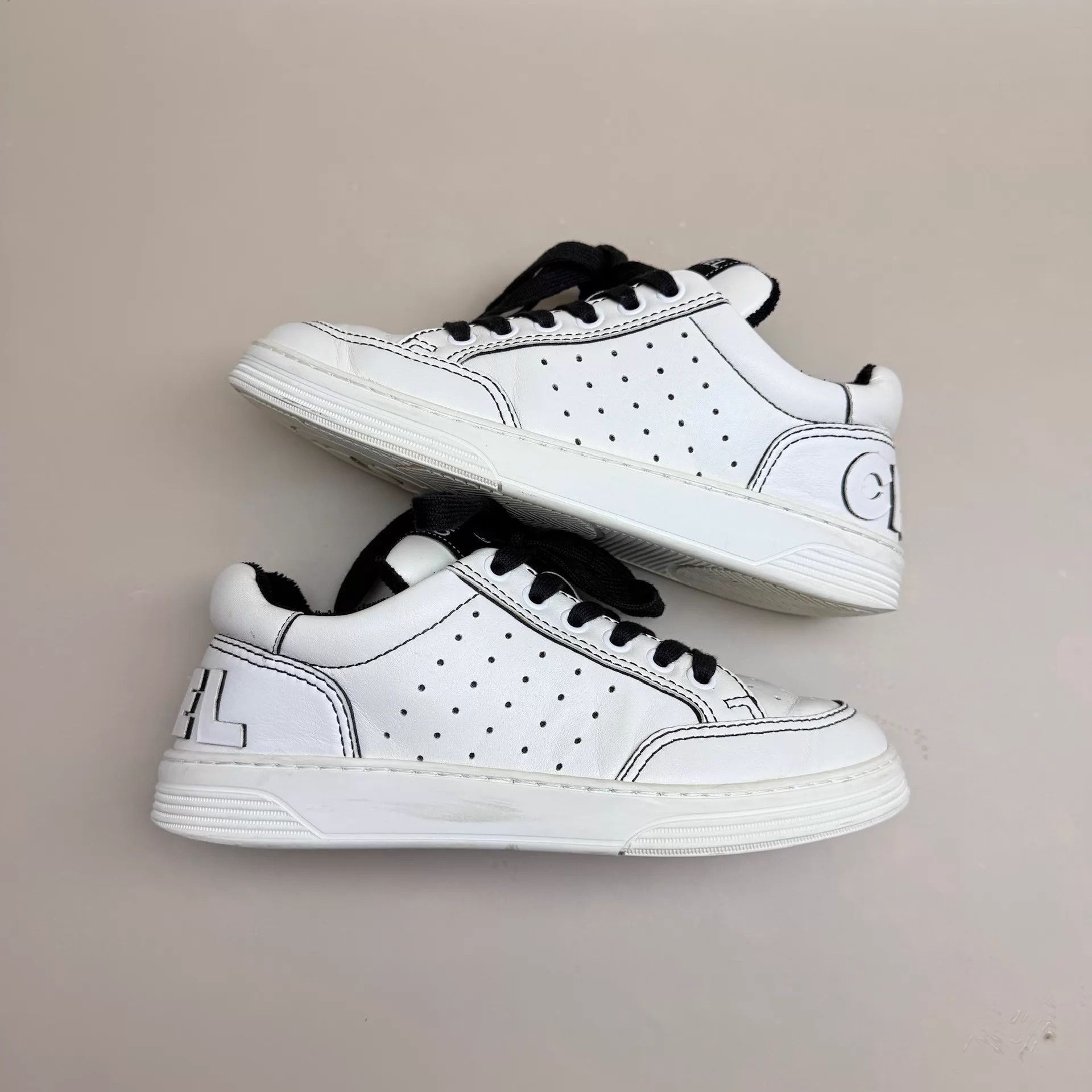 Chanel CHANEL Black White Panda Logo Sneakers EU35.5 95New Size US 5 / IT 35 - 4 Thumbnail