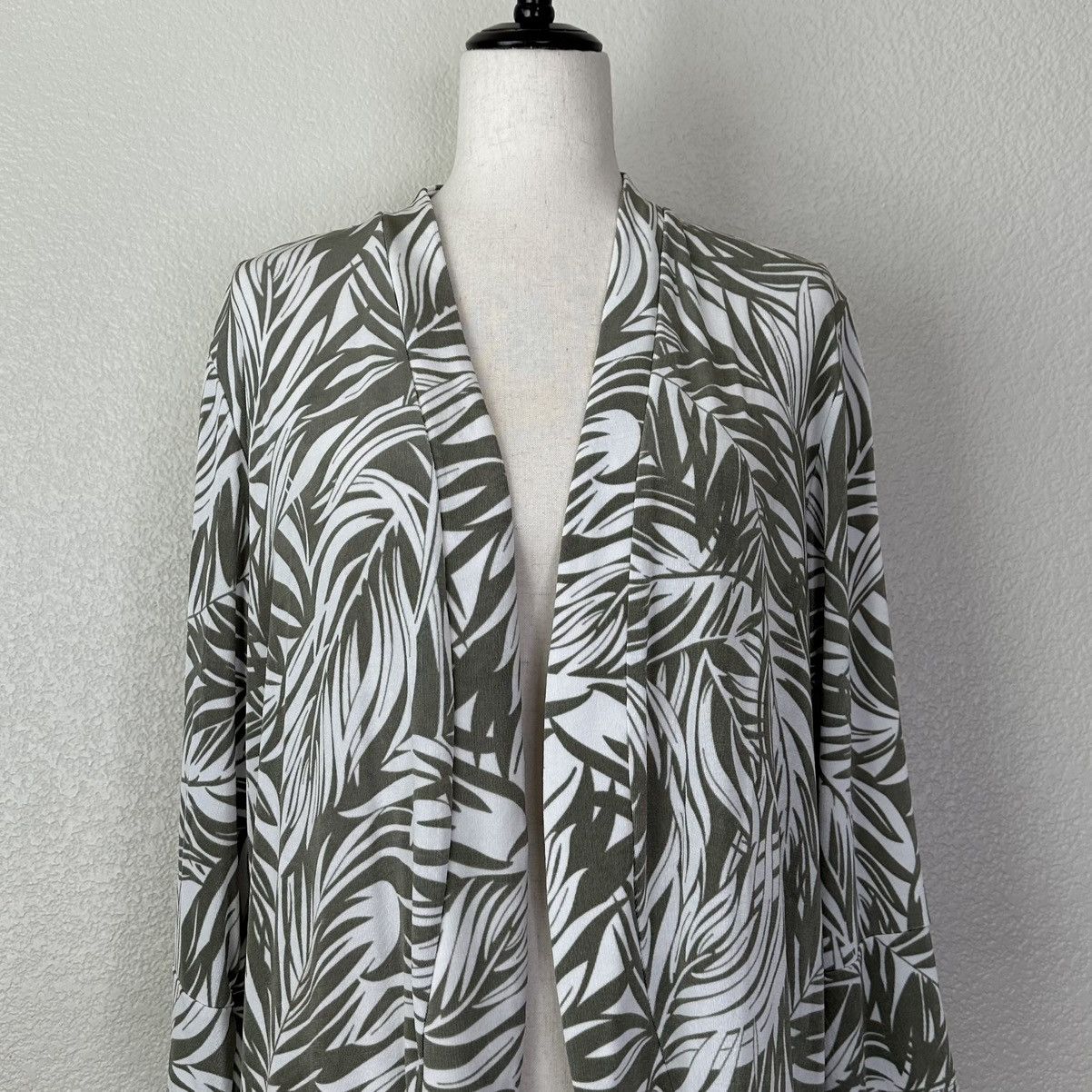Chicos Chico’s Leaf Prin Open Front Cardigan Size L / US 10 / IT 46 - 3 Thumbnail