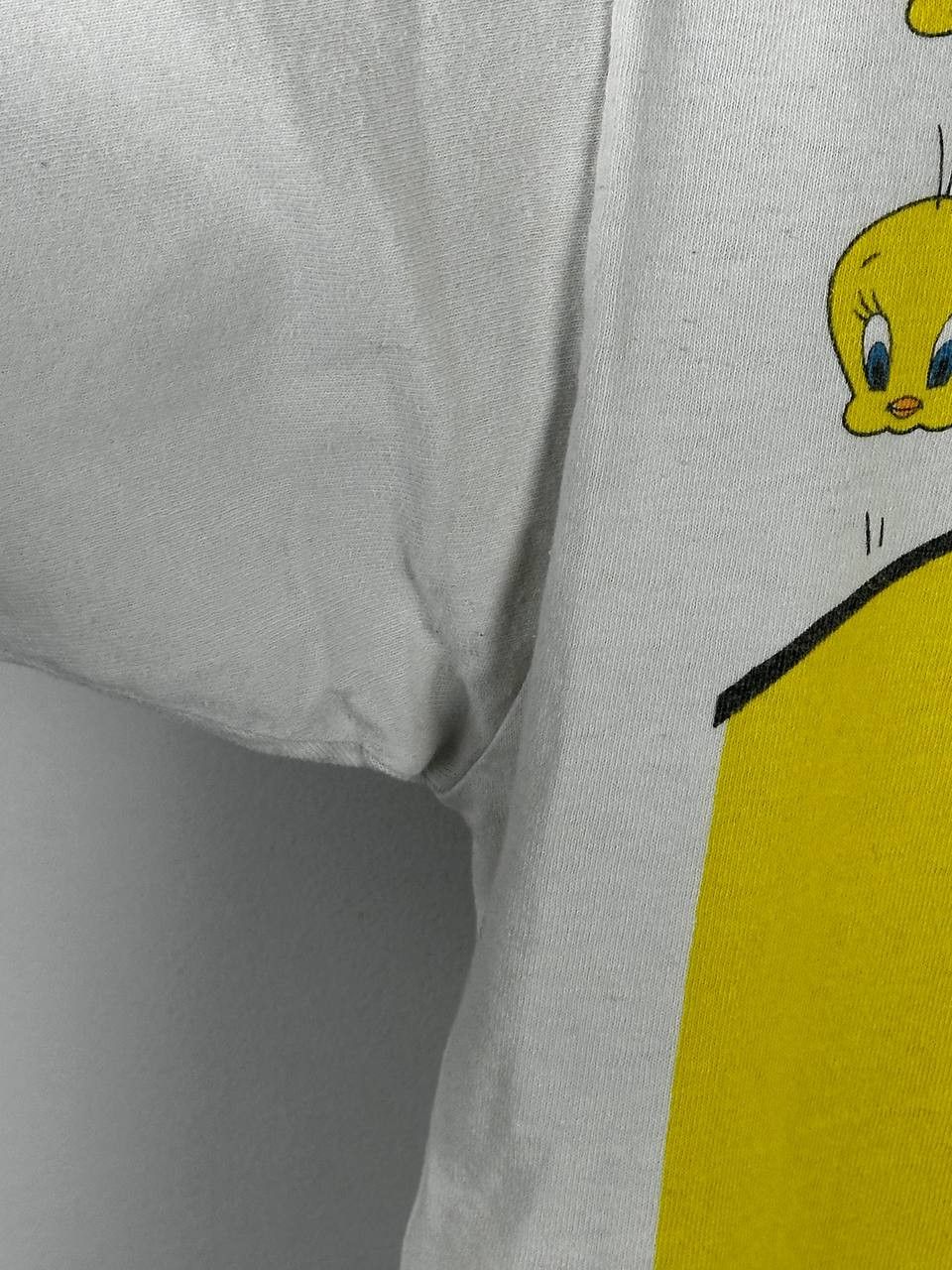 Vintage Vintage 1993 Tweety Bird Looney Toones T Shirt All Over Prin Size US L / EU 52-54 / 3 - 11 Thumbnail