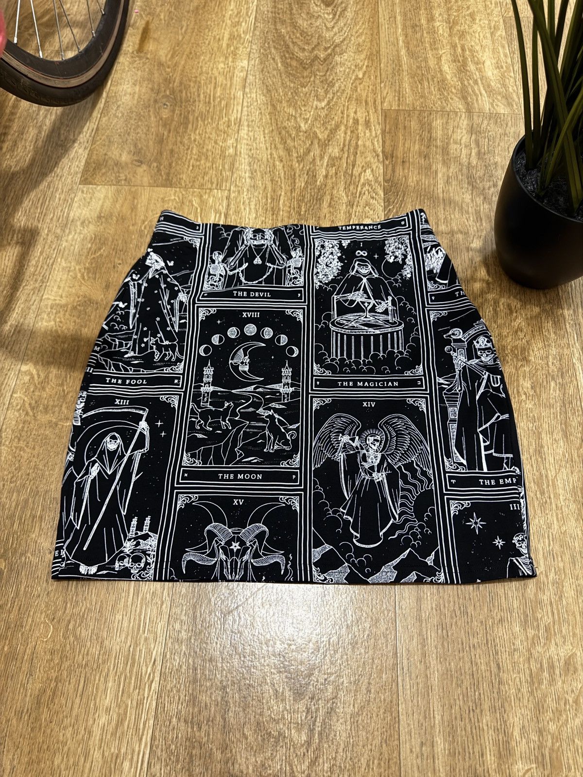 Killstar KILLSTAR AVANT GARDE MIDI PRINTED SKIRT Size 26" / US 2 / IT 38 - 3 Thumbnail