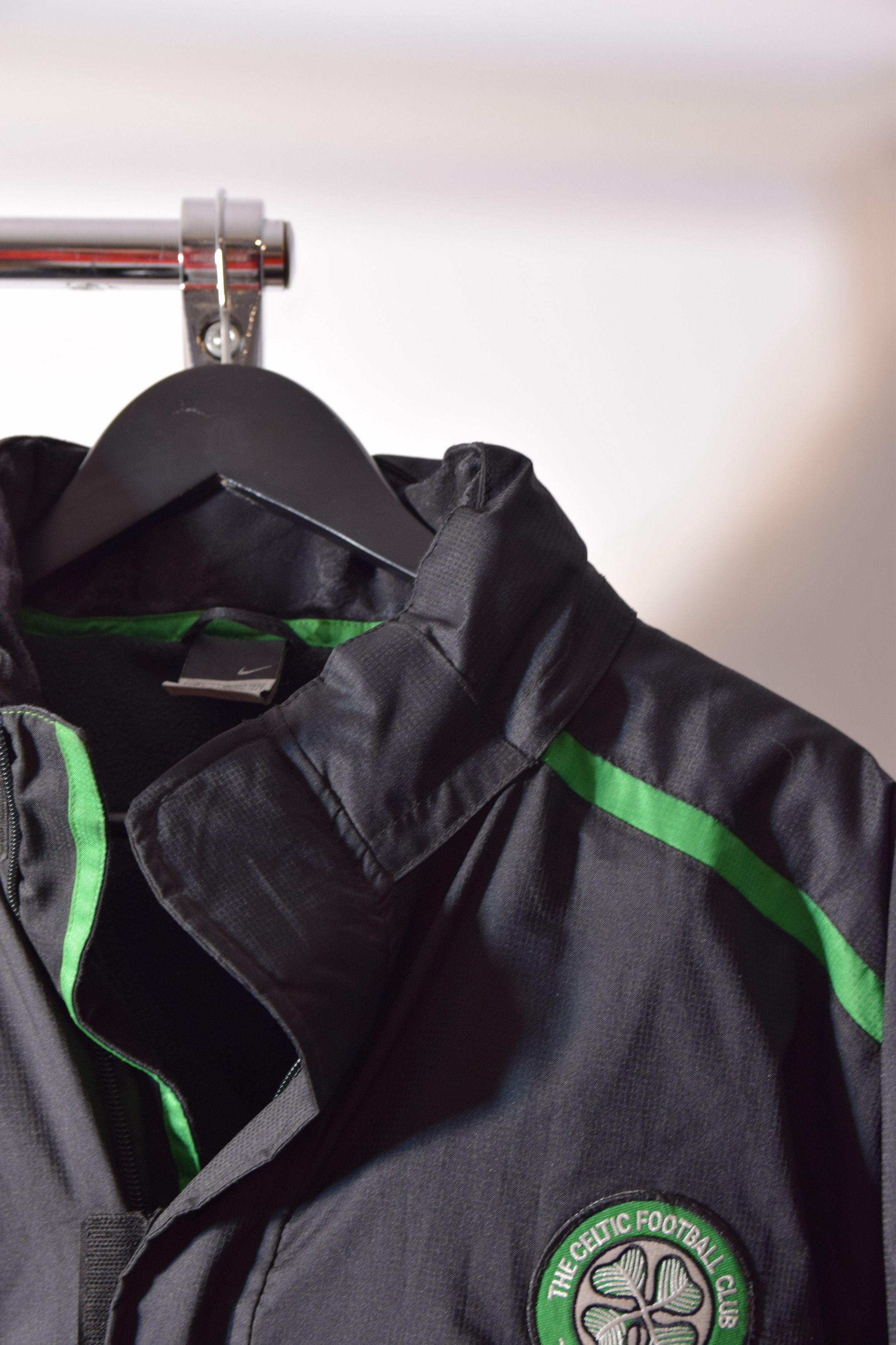 Nike × Vintage Vintage Soccer Celtic Glasgow soccertrack jacket Nike size L Size US L / EU 52-54 / 3 - 9 Thumbnail