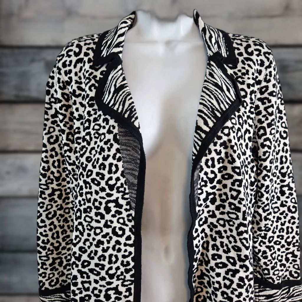 Vintage Chico's Womens Sweater Jacket Size M Black White Animal Print Long Sleeve Cardigan Size M / US 6-8 / IT 42-44 - 1 Thumbnail
