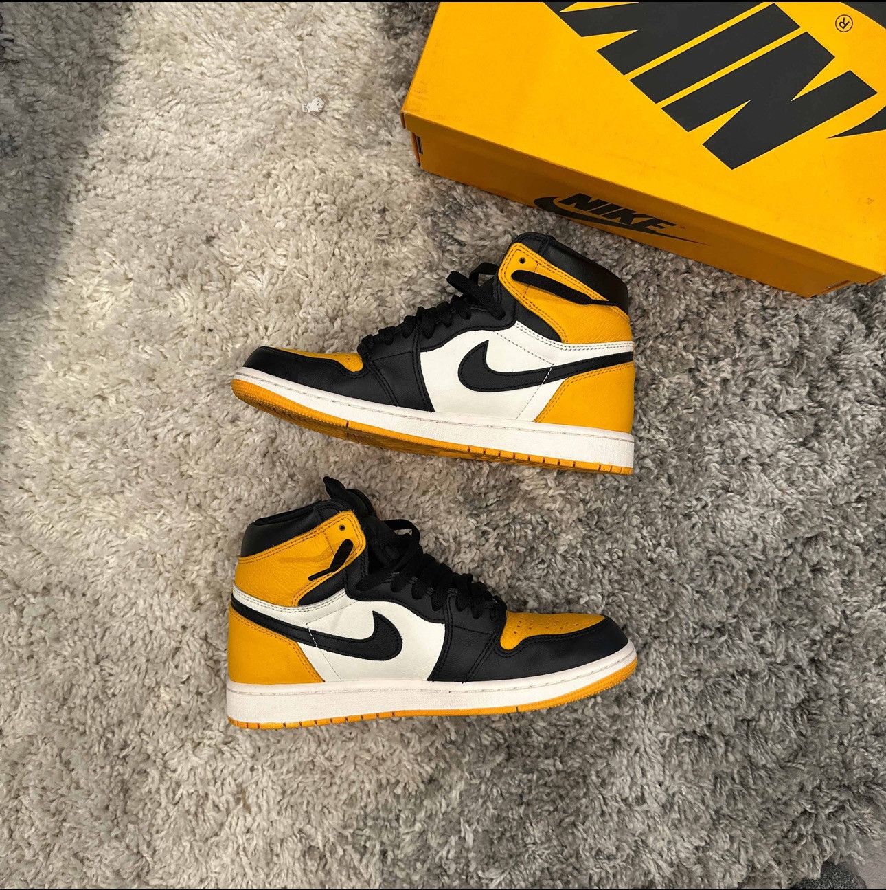 Jordan Brand Jordan 1 Retro High OG “Yellow Toe” Size US 9 / EU 42 - 4 Thumbnail