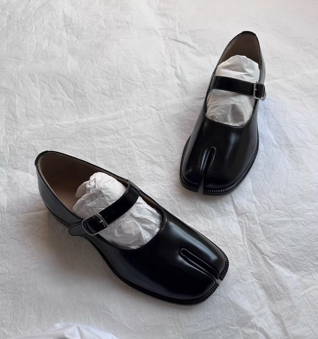 Maison Margiela Maison Margiela Black Tabi Patent Mary Jane Loafers Size US 6 / IT 36 - 1 Thumbnail