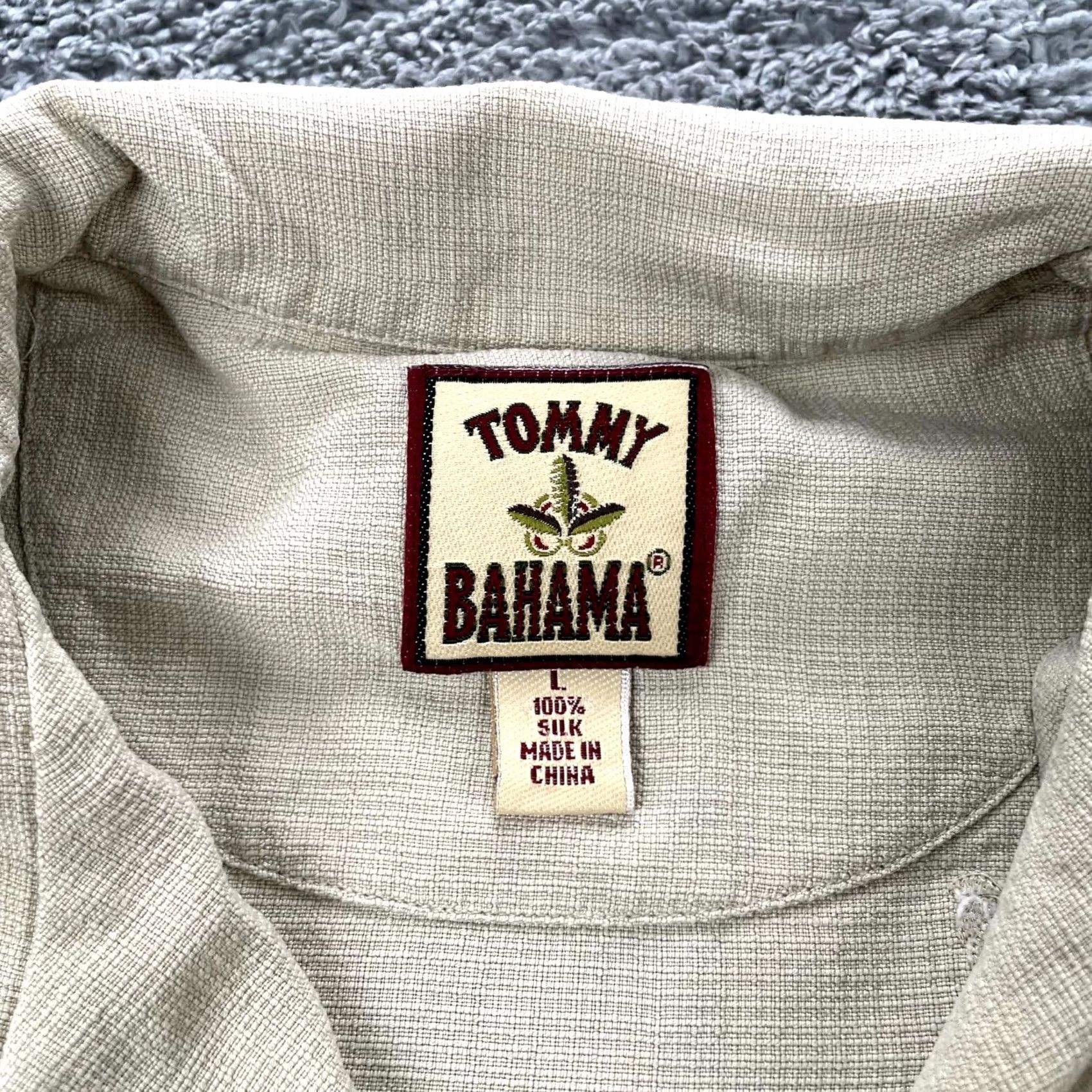 Tommy Bahama Tommy Bahama Shirt Mens Large Beige Silk Pineapple Hawaiian Resort Tropical Size US L / EU 52-54 / 3 - 3 Thumbnail
