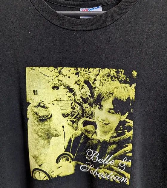 Vintage 1997 Belle & Sebastian Dog on wheels Tee Size US L / EU 52-54 / 3 - 5 Thumbnail