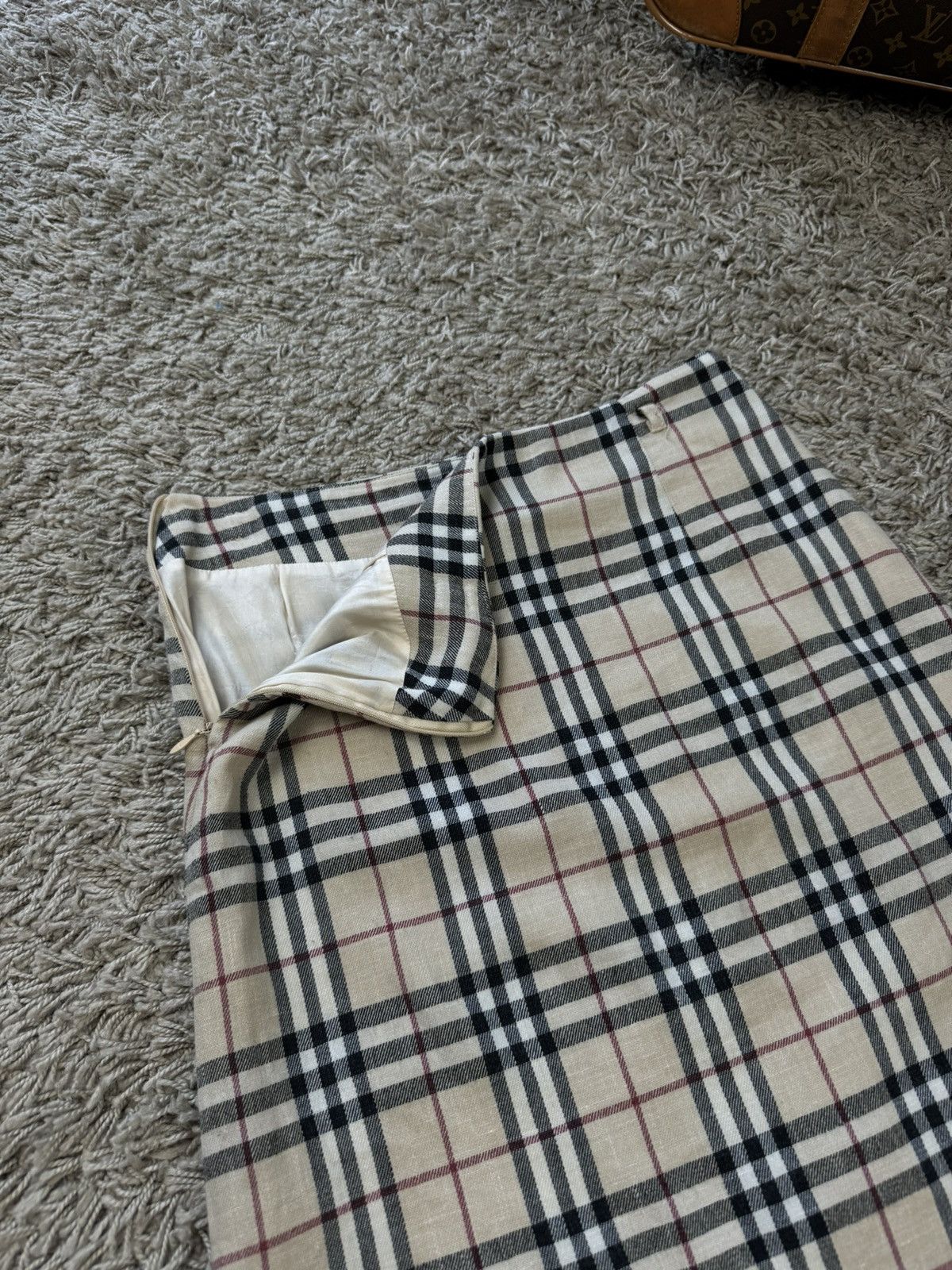 Burberry × Vintage Vintage wool skirt Burberry Nova Check 90s original Size 30" / US 8 / IT 44 - 2 Thumbnail