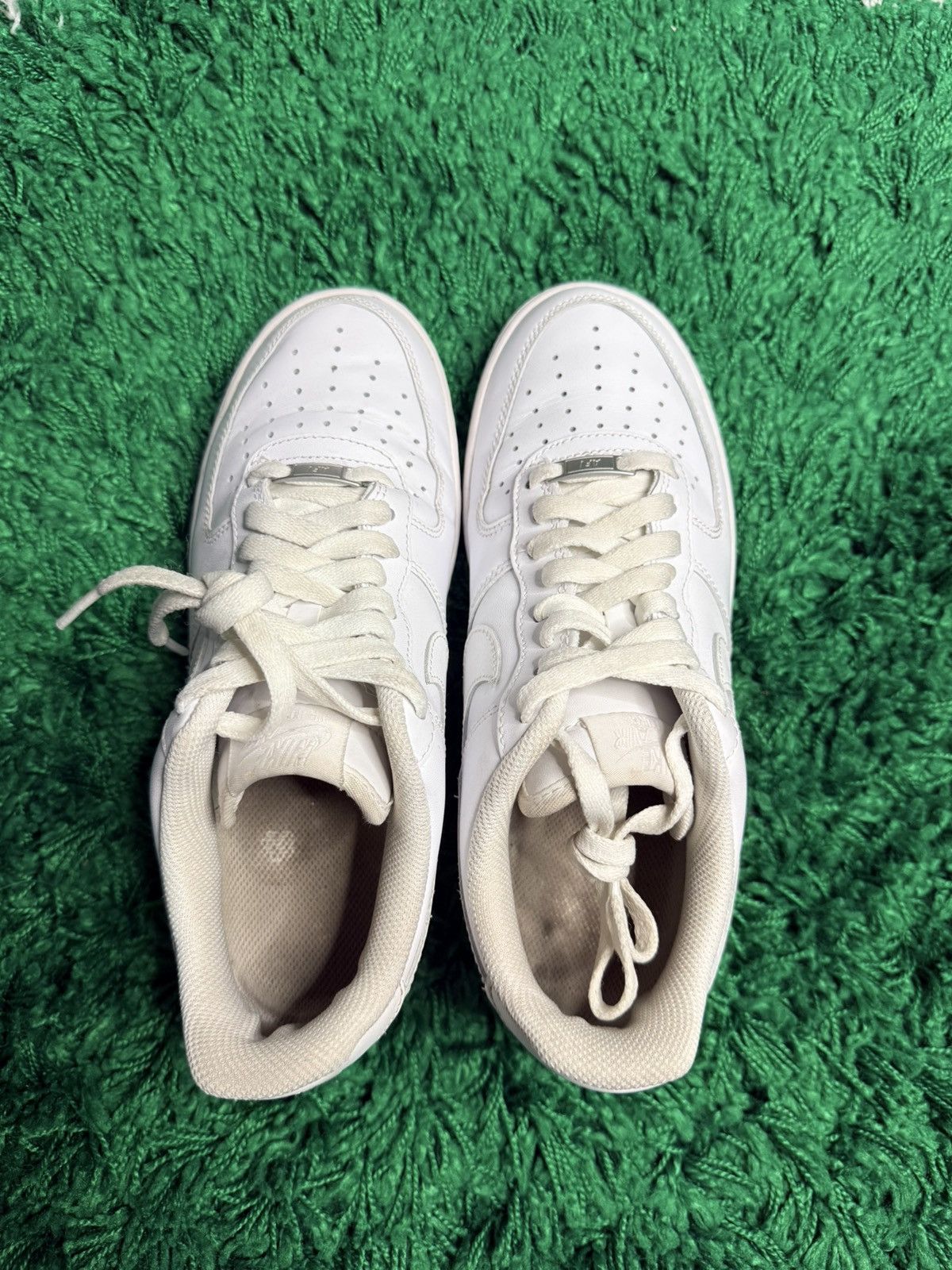 Nike Nike Air Force 1 '07 Low Mens 7.5 Triple White very clean! Size US 7.5 / EU 40-41 - 4 Thumbnail