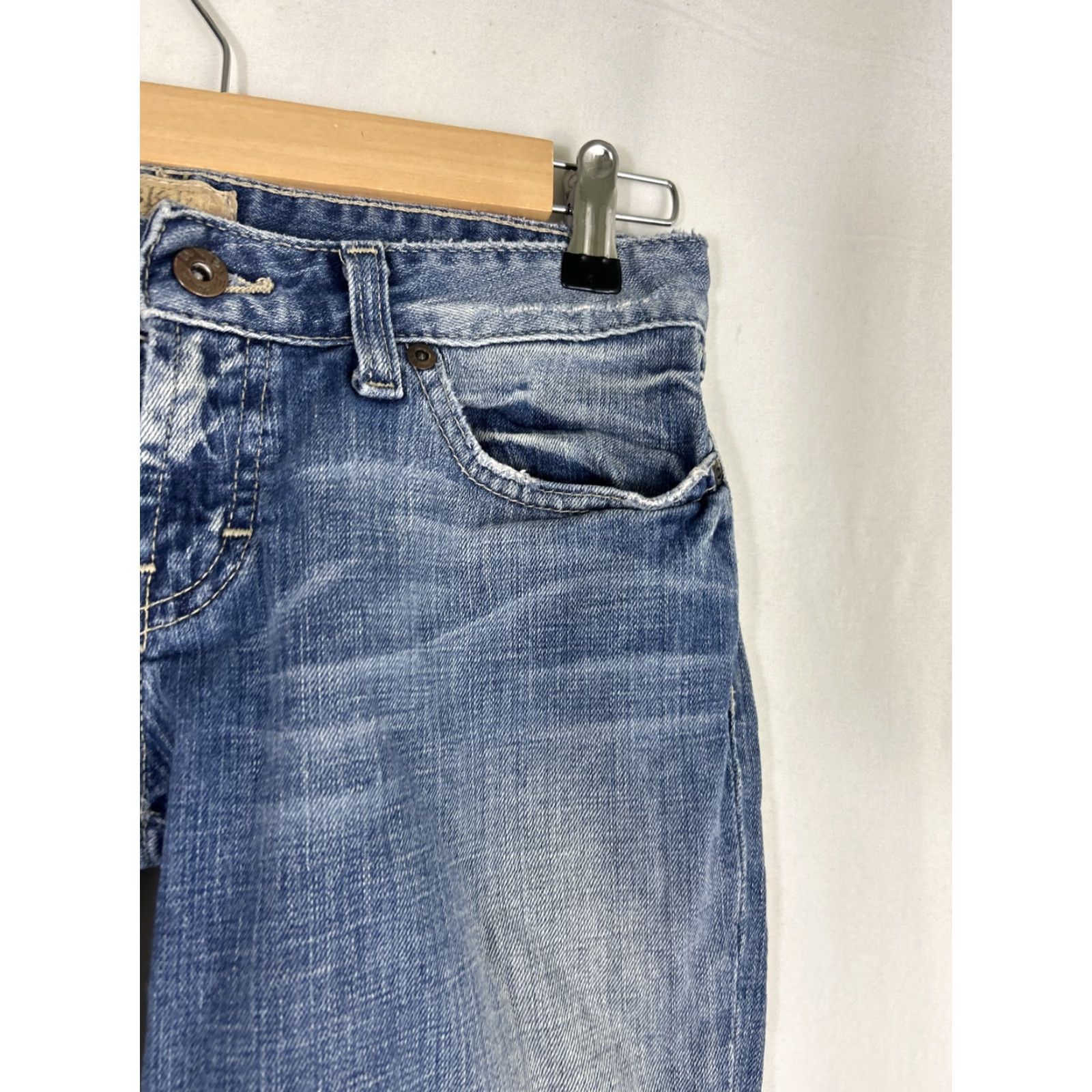 Vintage BKE Jeans Capri Womens 28 Medium Wash Distressed 5 Pocket Buckle 30X19 Size 28" / US 6 / IT 42 - 4 Thumbnail