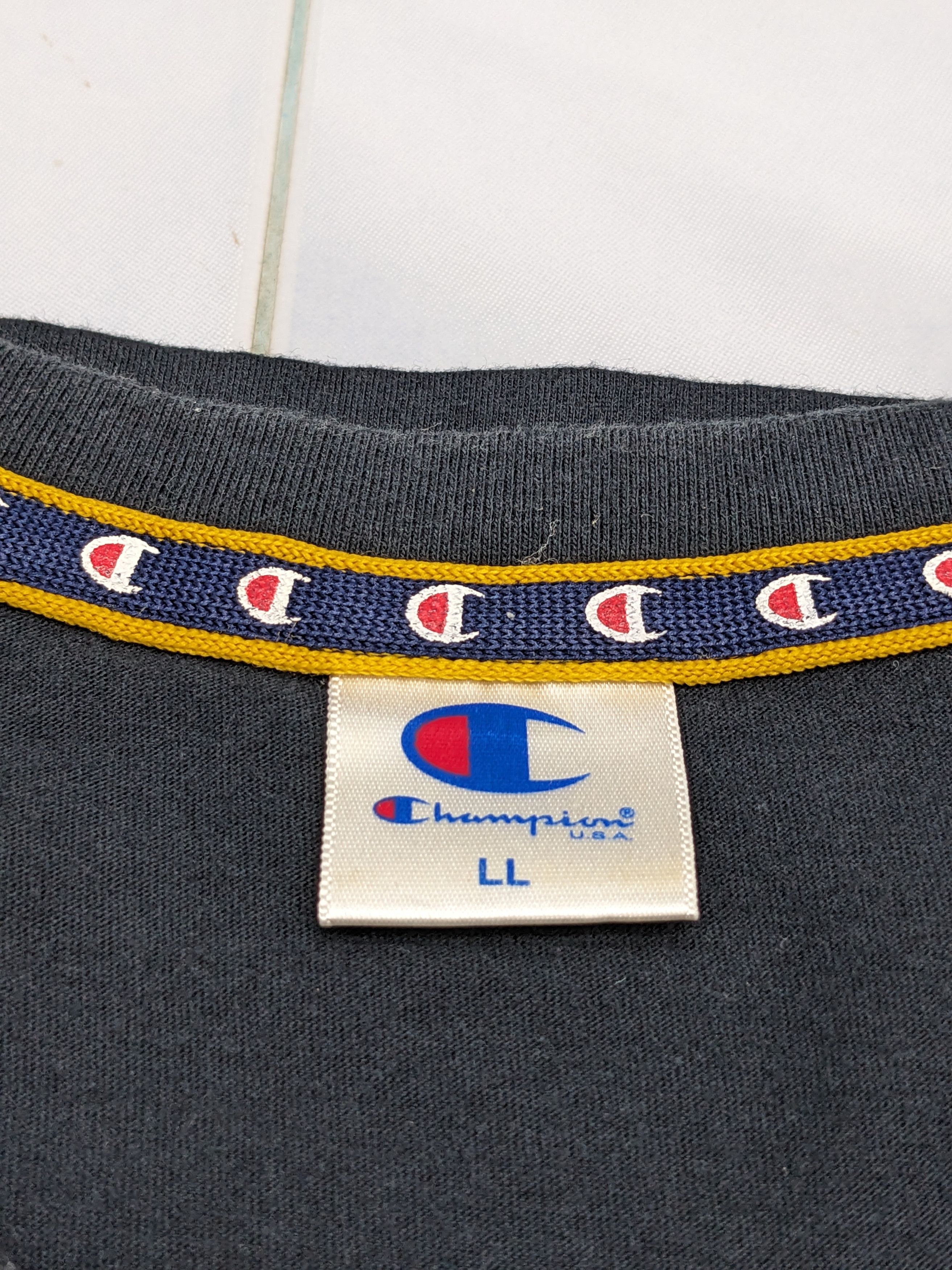 Champion CHAMPION STREETWEAR V-NECK BLACK TSHIRT Size US L / EU 52-54 / 3 - 8 Thumbnail