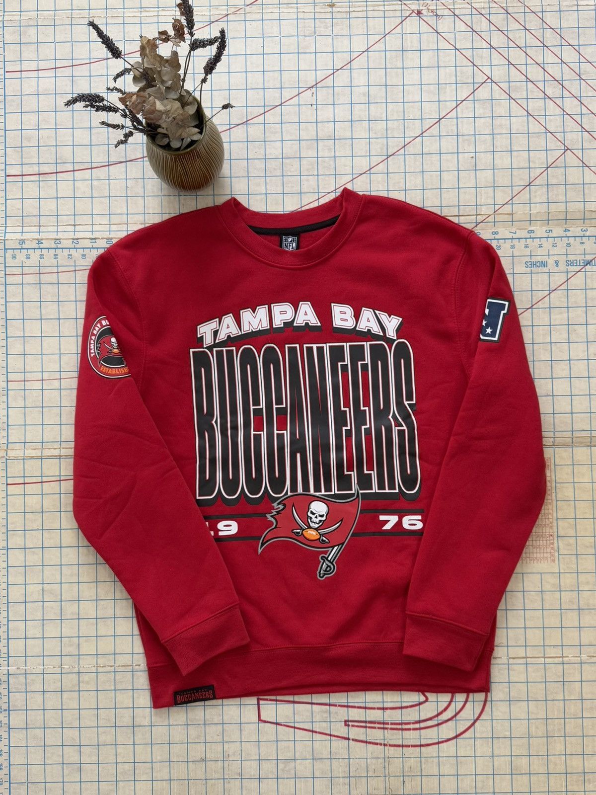 NFL NFL Team Apparel Tampa Bay Buccaneers Crewneck New With Tag Size US M / EU 48-50 / 2 - 7 Thumbnail