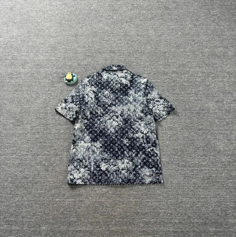 Louis Vuitton Louis Vuitton Men's Casual Blue Shirt . Size US S / EU 44-46 / 1 - 2 Thumbnail