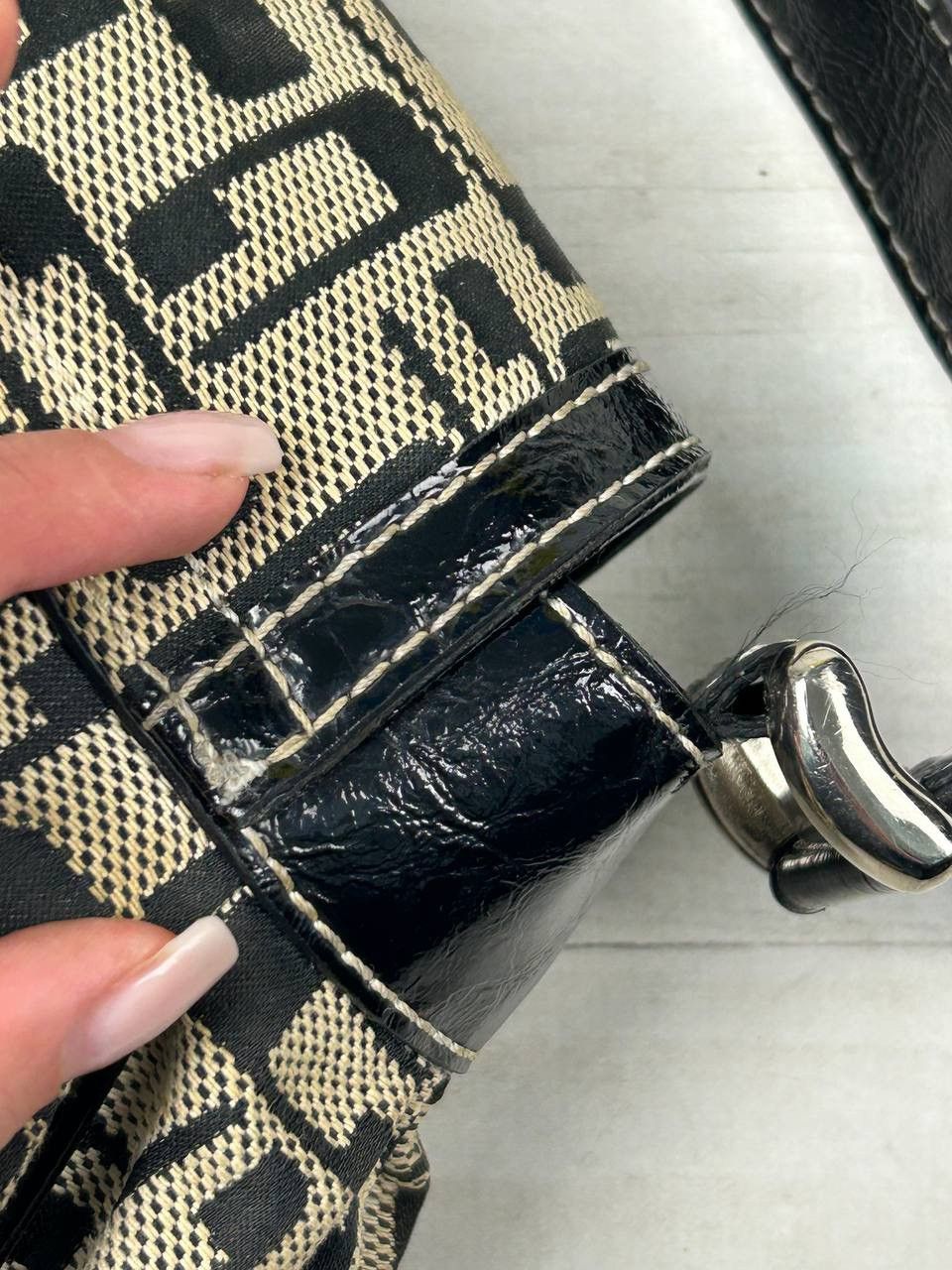 Guess Vintage Guess Leather Monogram Shoulder Bag Y2K Size ONE SIZE - 14 Thumbnail