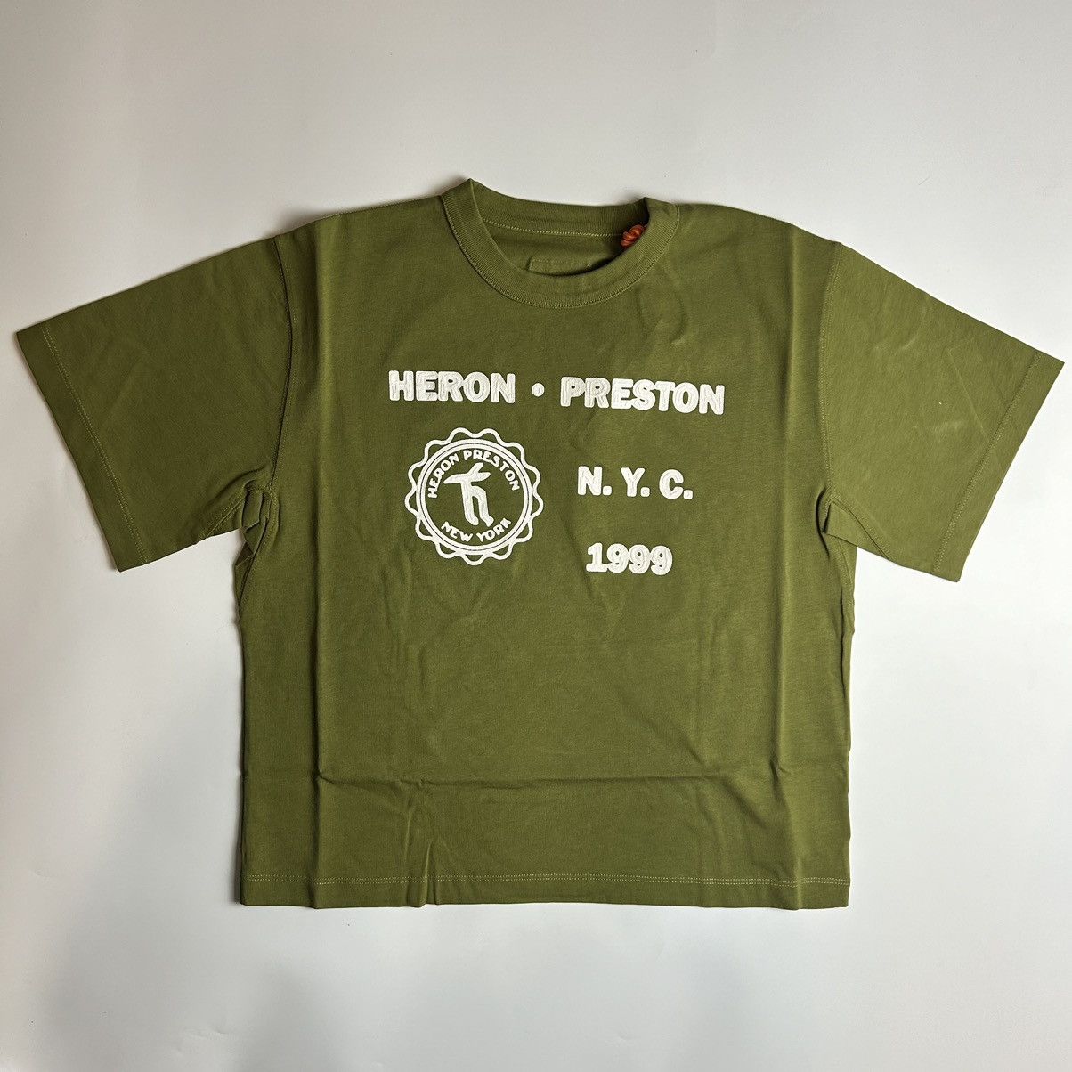 Heron Preston *NEW* Heron Preston Medieval Swans NYC T-shirt Womens Size M / US 6-8 / IT 42-44 - 1 Thumbnail