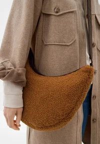 s.Oliver s.Oliver Teddy Plush Crossbody Bag Sandstein Size ONE SIZE - 2 Thumbnail
