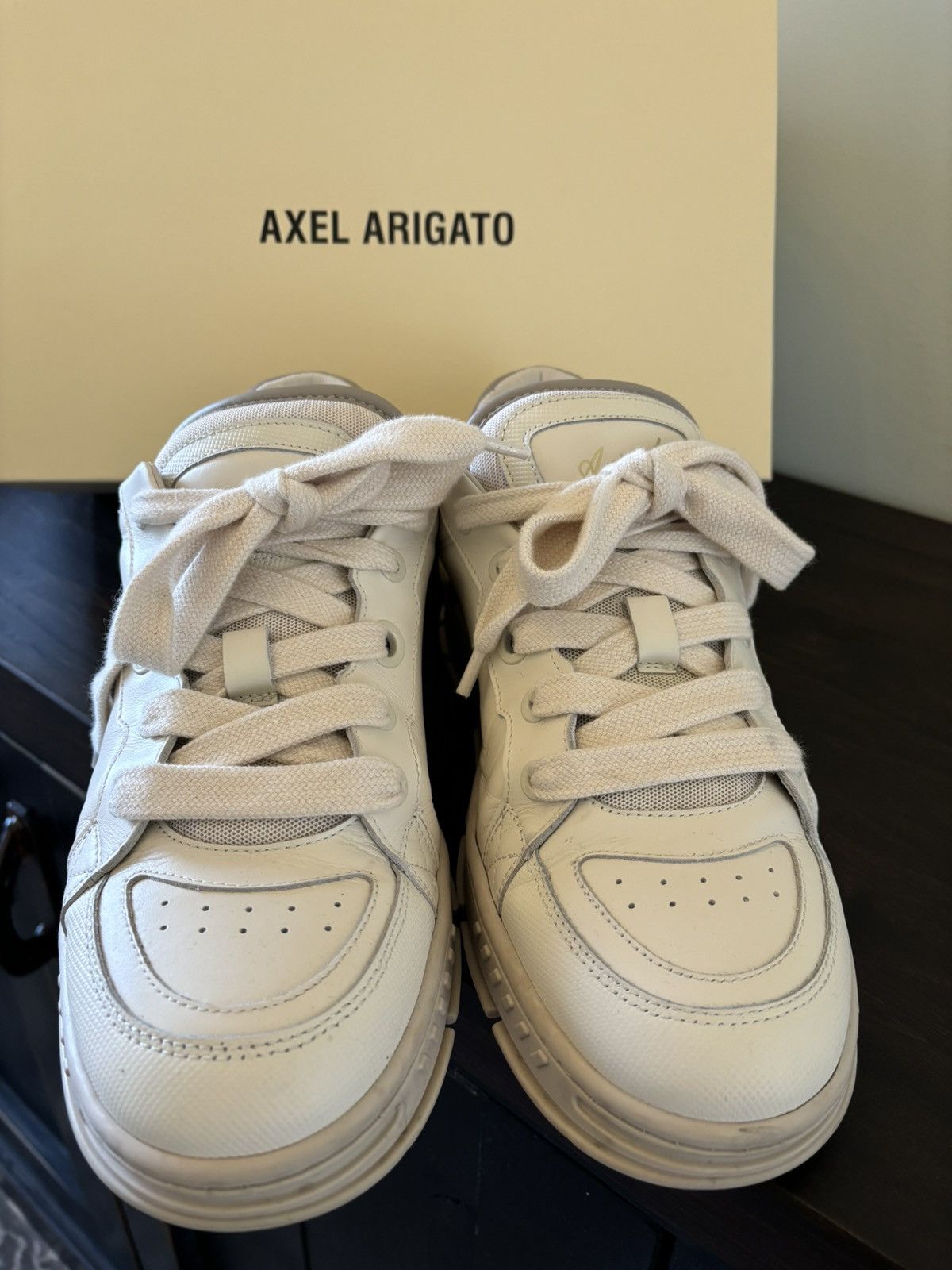 【関税込み】Axel Arigato ホワイト Area Haze スニーカー Axel Arigato Area Haze Sneaker White/Grey | Grailed