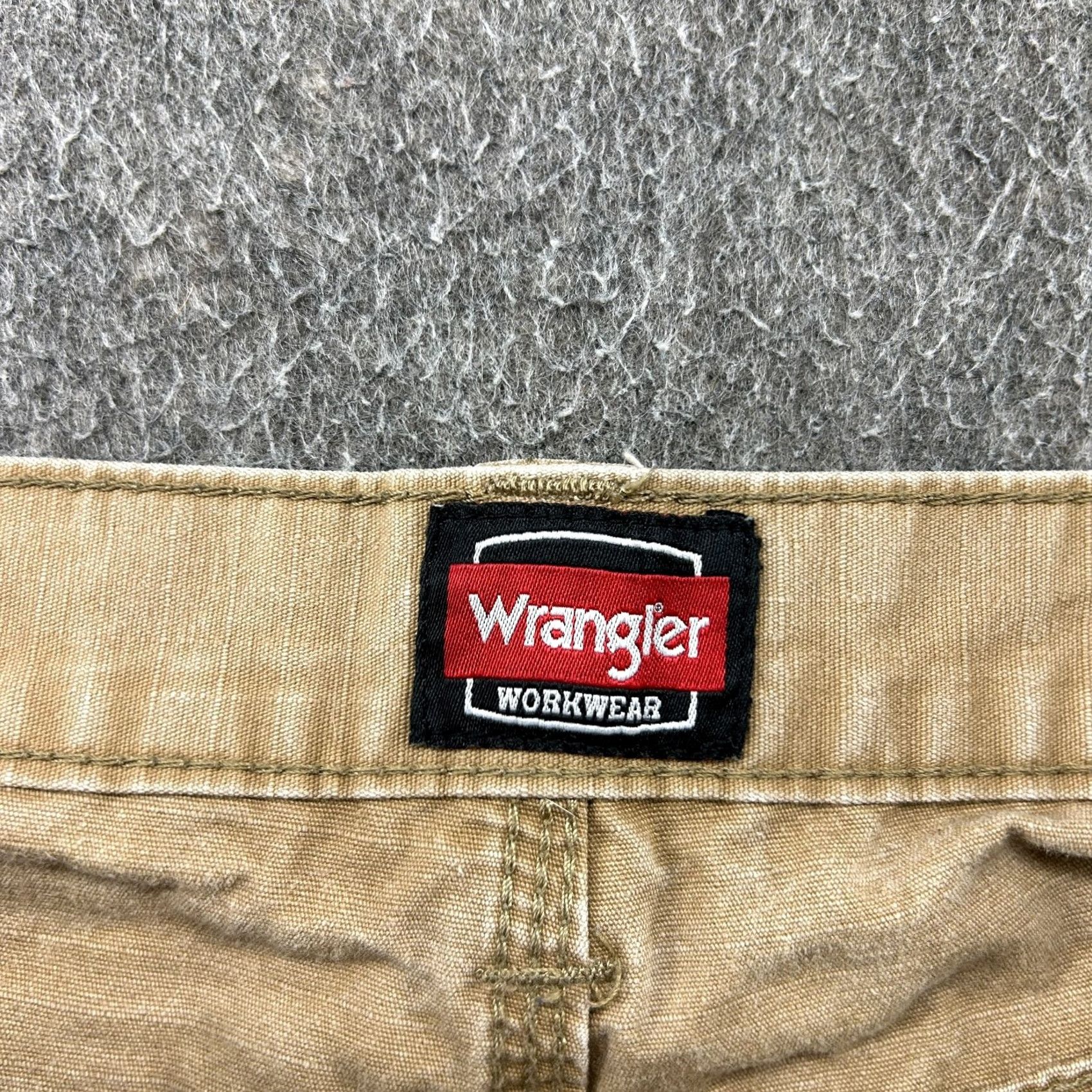 Wrangler Wrangler Pants Mens 32x30 Brown Cargo Riggs Ripstop Paint Splatter Distressed Cargo Pants Mens Regular Brown Workwear 90s? Size US 32 / EU 48 - 6 Thumbnail