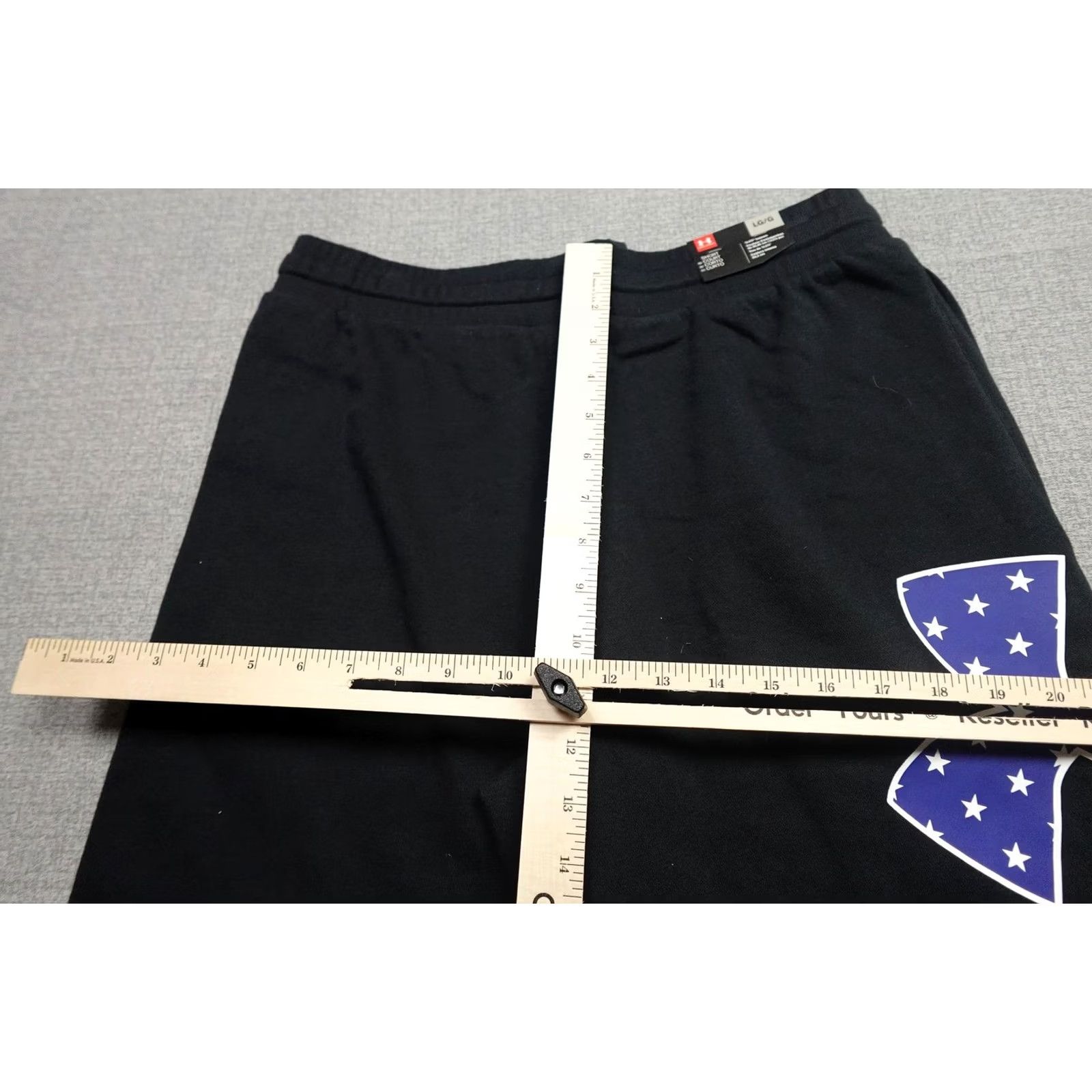 Under Armour Under Armour Sweat Shorts Mens Large Black USA Flag Logo Patriotic 10 Inseam Size US 33 - 5 Thumbnail