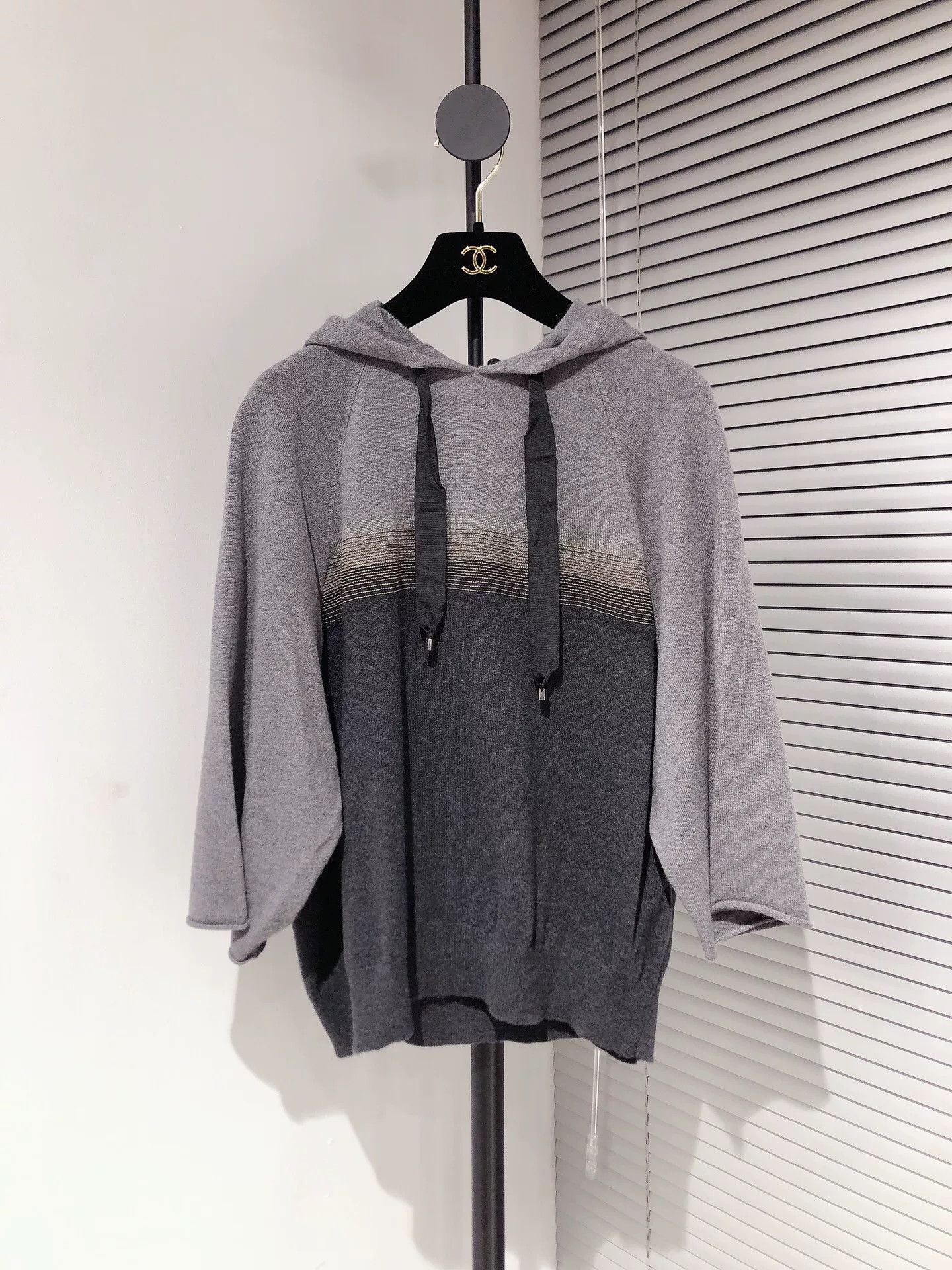 Brunello Cucinelli Brunello Cucinelli Gray Black Hooded Cashmere Sweater Size US XXS / EU 40 - 1 Thumbnail