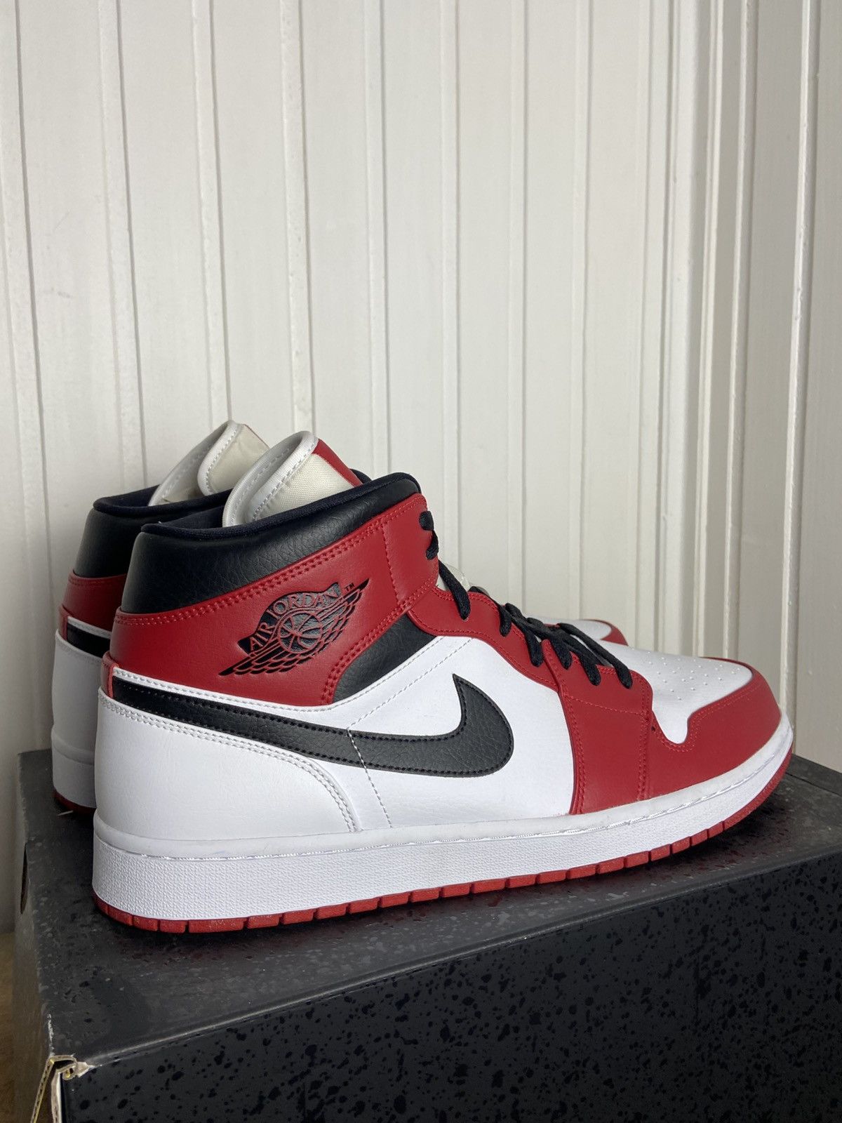Jordan Brand New Jordan 1 Mid Chicago (2020) Size 15US Size US 15 / EU 48 - 5 Thumbnail