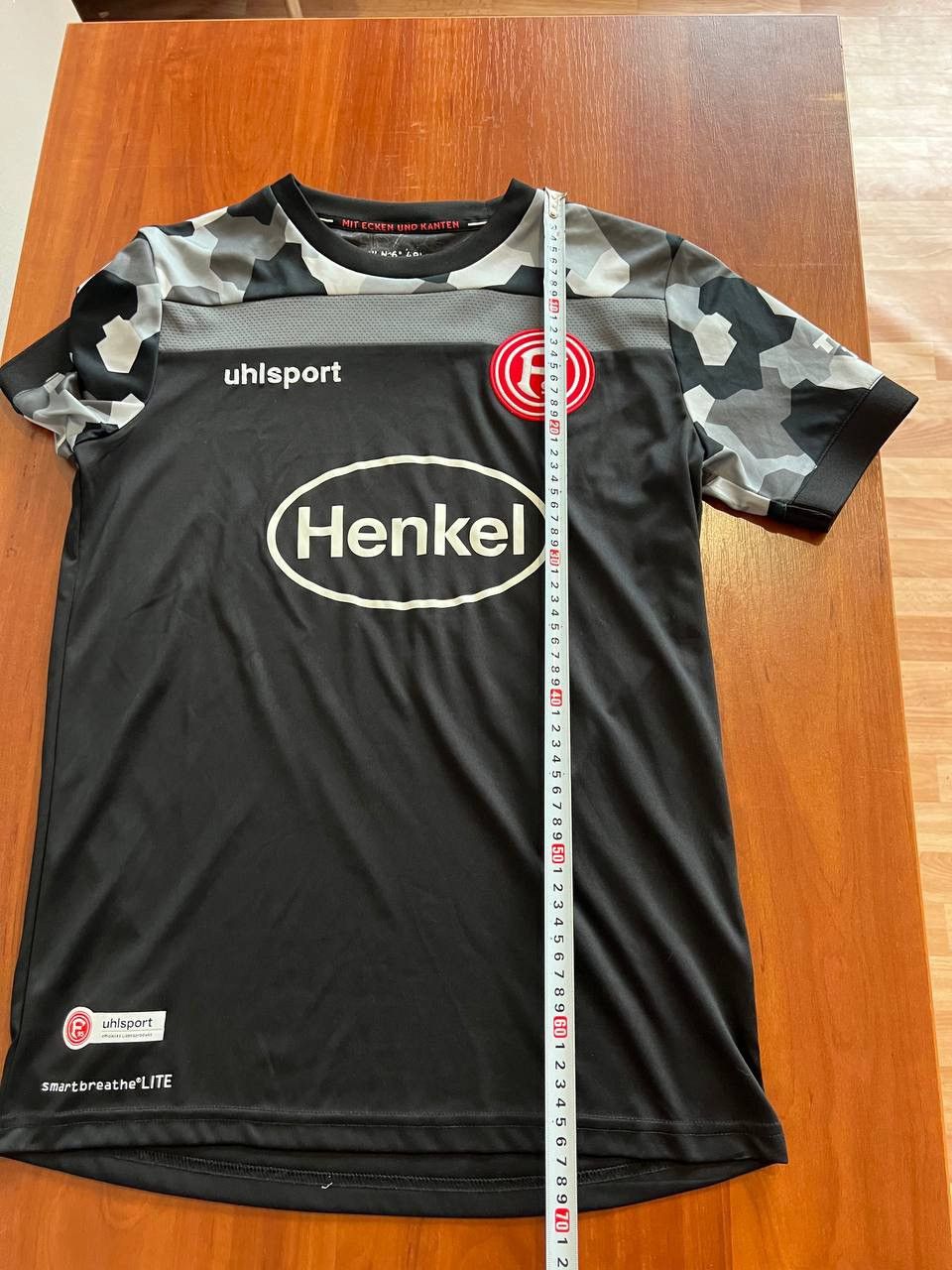 Sports Specialties 2020/21 FORTUNA DUSSELDORF THIRD UHLSPORT SOCCER JERSEY SZ S Size US S / EU 44-46 / 1 - 16 Thumbnail