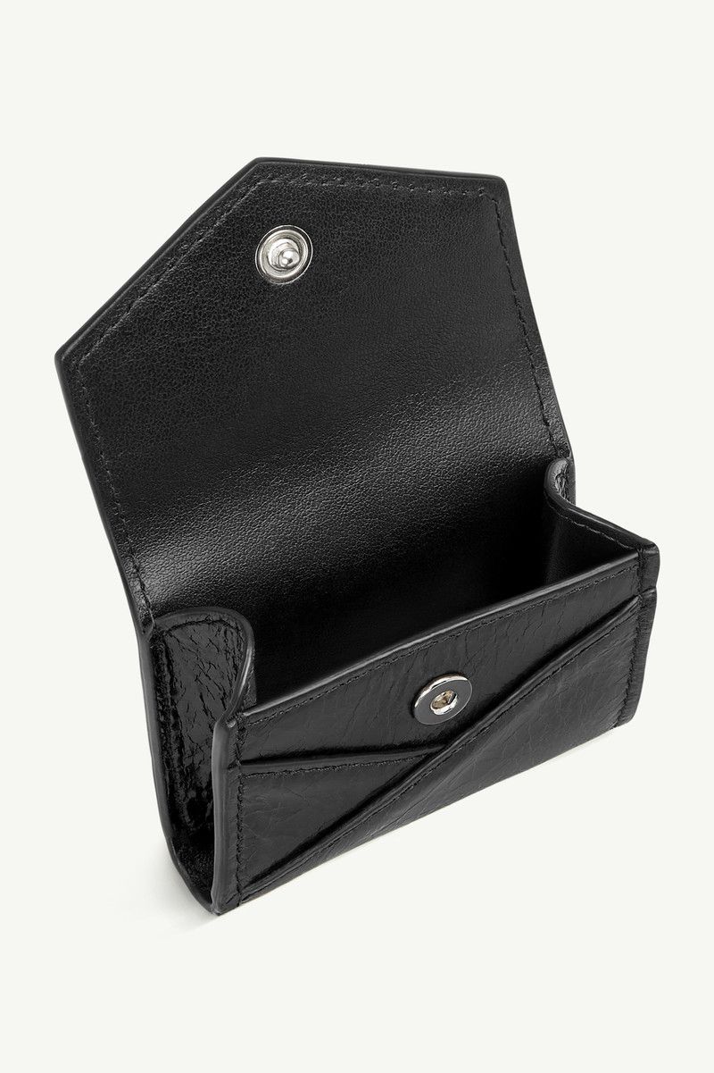 Maison Margiela o1mle0126 Size: OS / Unisex Japanese 6 Airpods Case in Black Size ONE SIZE - 4 Thumbnail
