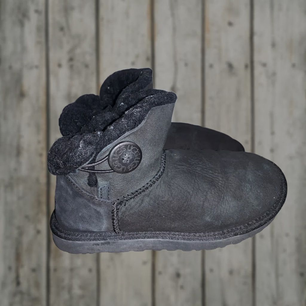 Ugg UGG Mini Bailey Button Black Sheepskin Shearling Boots Women Size 8 Australia Bailey Button Boots 3352 Size US 7 / IT 37 - 1 Thumbnail