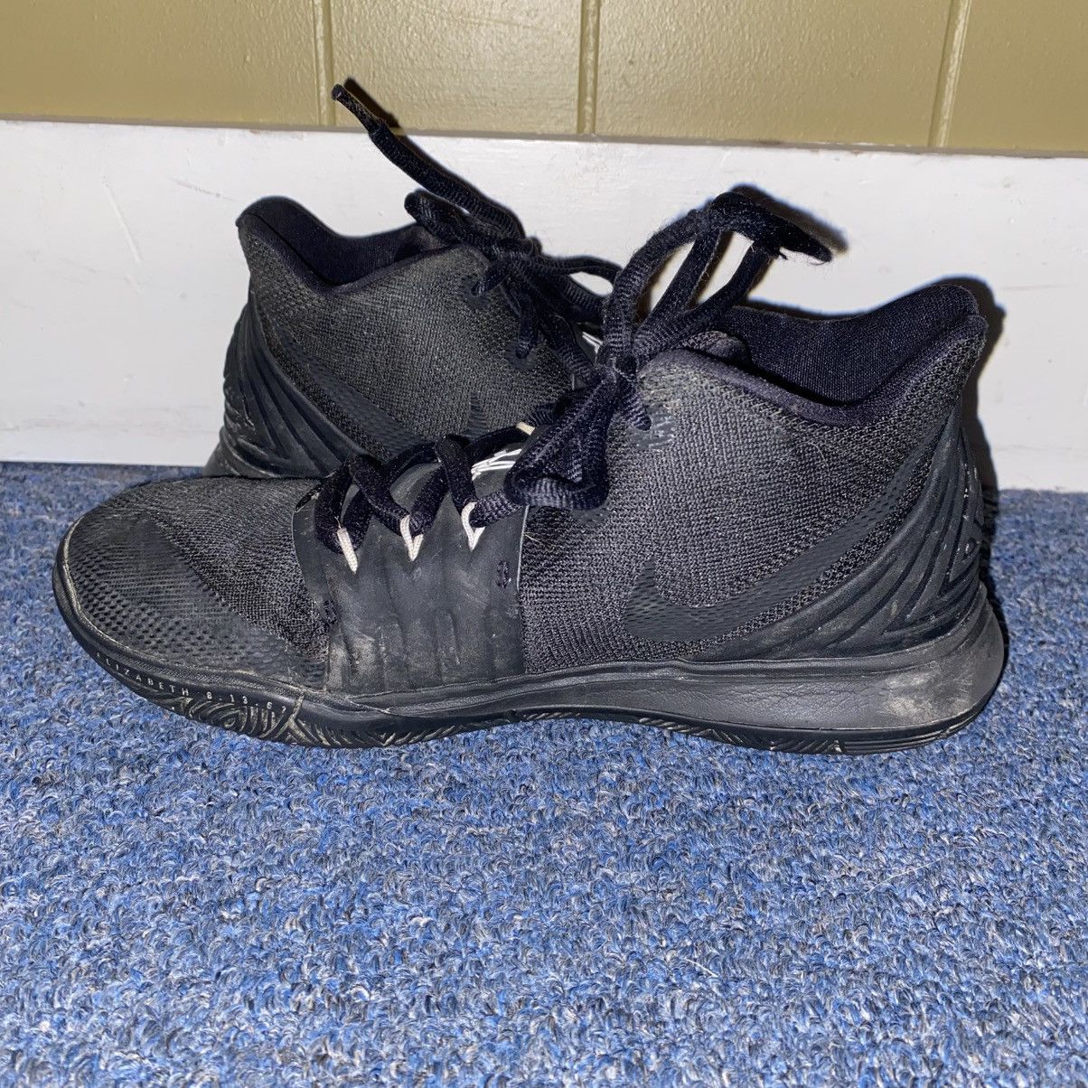 Nike Nike Kyrie Irving 6 mid top eye tie up basketball shoes Size US 6 / EU 39 - 2 Thumbnail