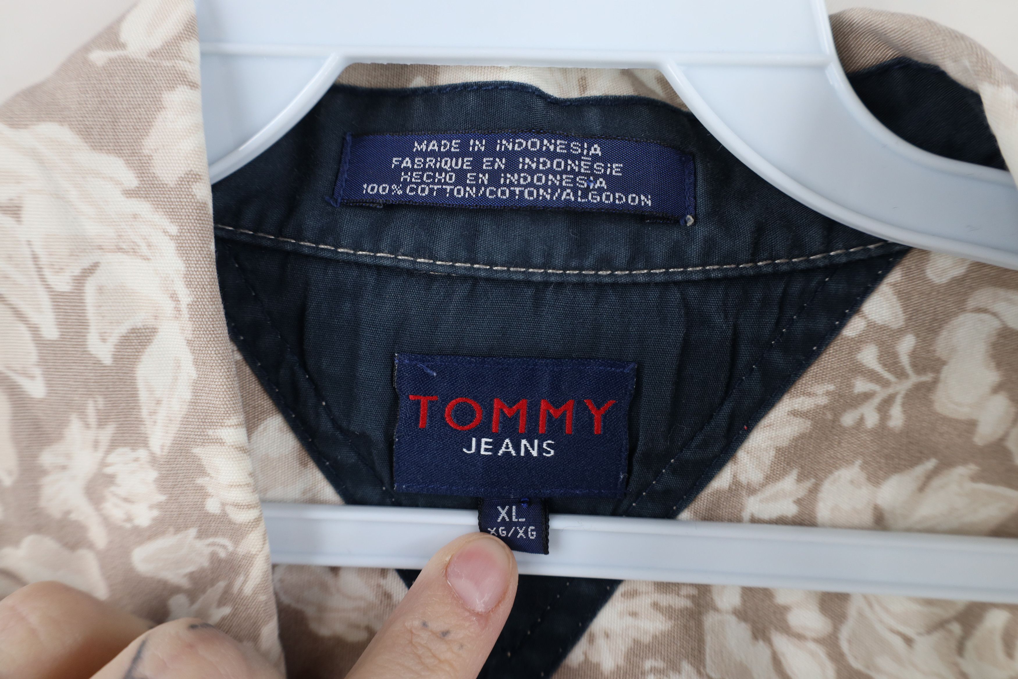 Tommy Hilfiger Vintage 90s Tommy Hilfiger Flower Luau Hawaiian Button Shirt Size US XL / EU 56 / 4 - 8 Thumbnail