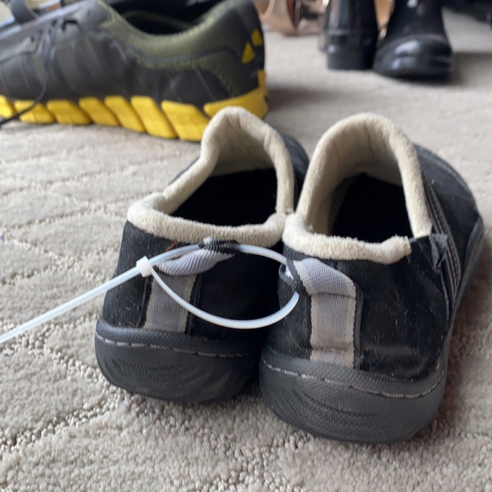Other Jambu Black Velvet sherpa Lined All Terra Traction SlipOn Size US 7 / IT 37 - 3 Thumbnail