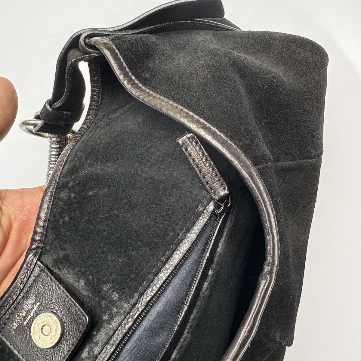 Yves Saint Laurent YVES SAINT LAURENT by Tom Ford Suede MOMBASA HOBO BAG Size ONE SIZE - 16 Thumbnail