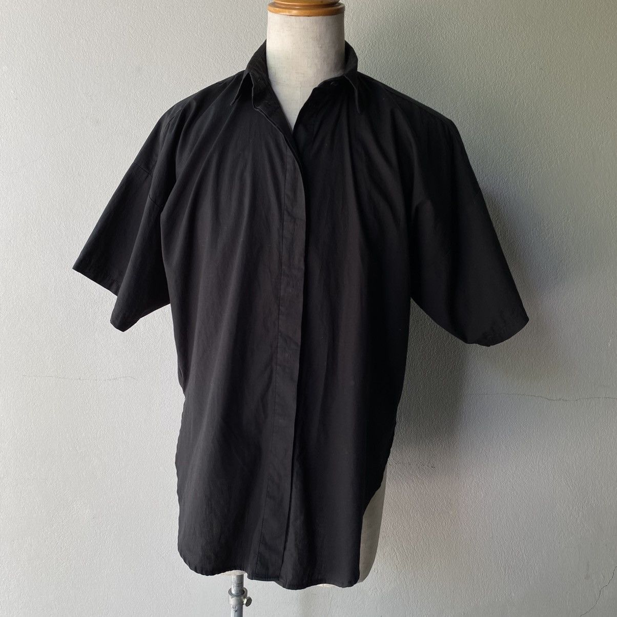 Norma Kamali NORMA KAMALI Black Short-Sleeve Hidden Placket Shirt Size XL / US 12-14 / IT 48-50 - 3 Thumbnail