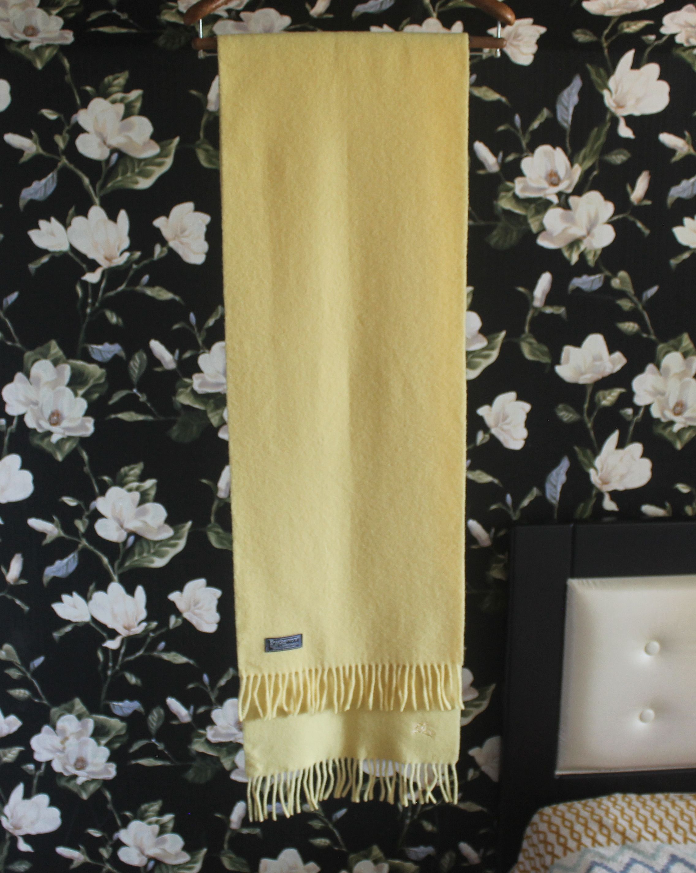 Burberry Vintage Burberrys Yellow Scarf Size ONE SIZE - 1 Thumbnail