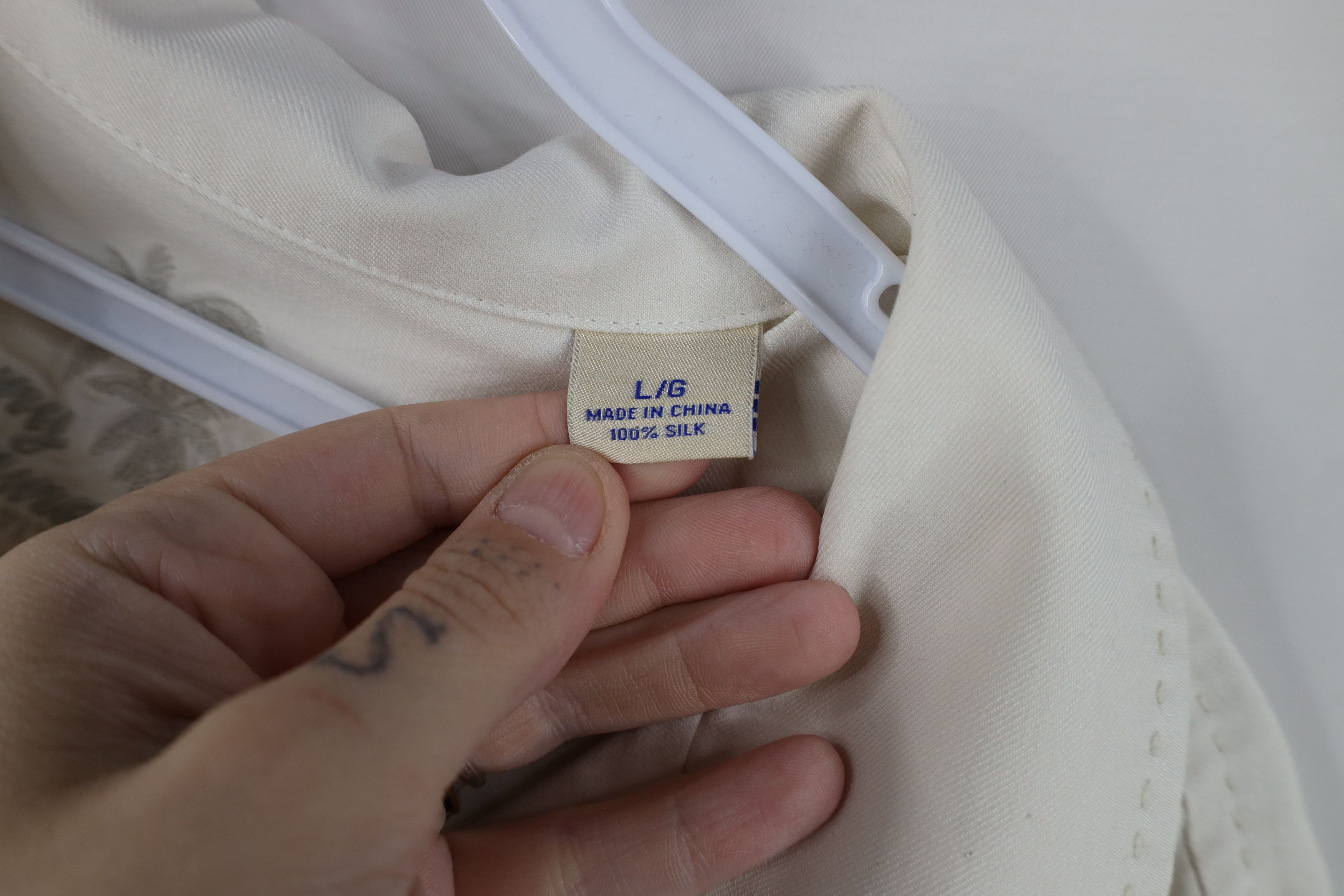 Tommy Bahama Vintage Tommy Bahama Fit Looped Collar Silk Button Shirt Size US L / EU 52-54 / 3 - 8 Thumbnail