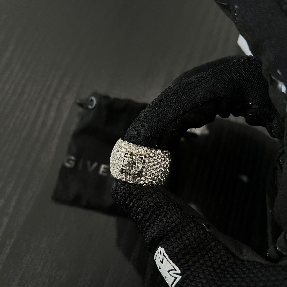 Givenchy Givenchy 4G Crystal Claw Paved Ring Size ONE SIZE - 16 Thumbnail