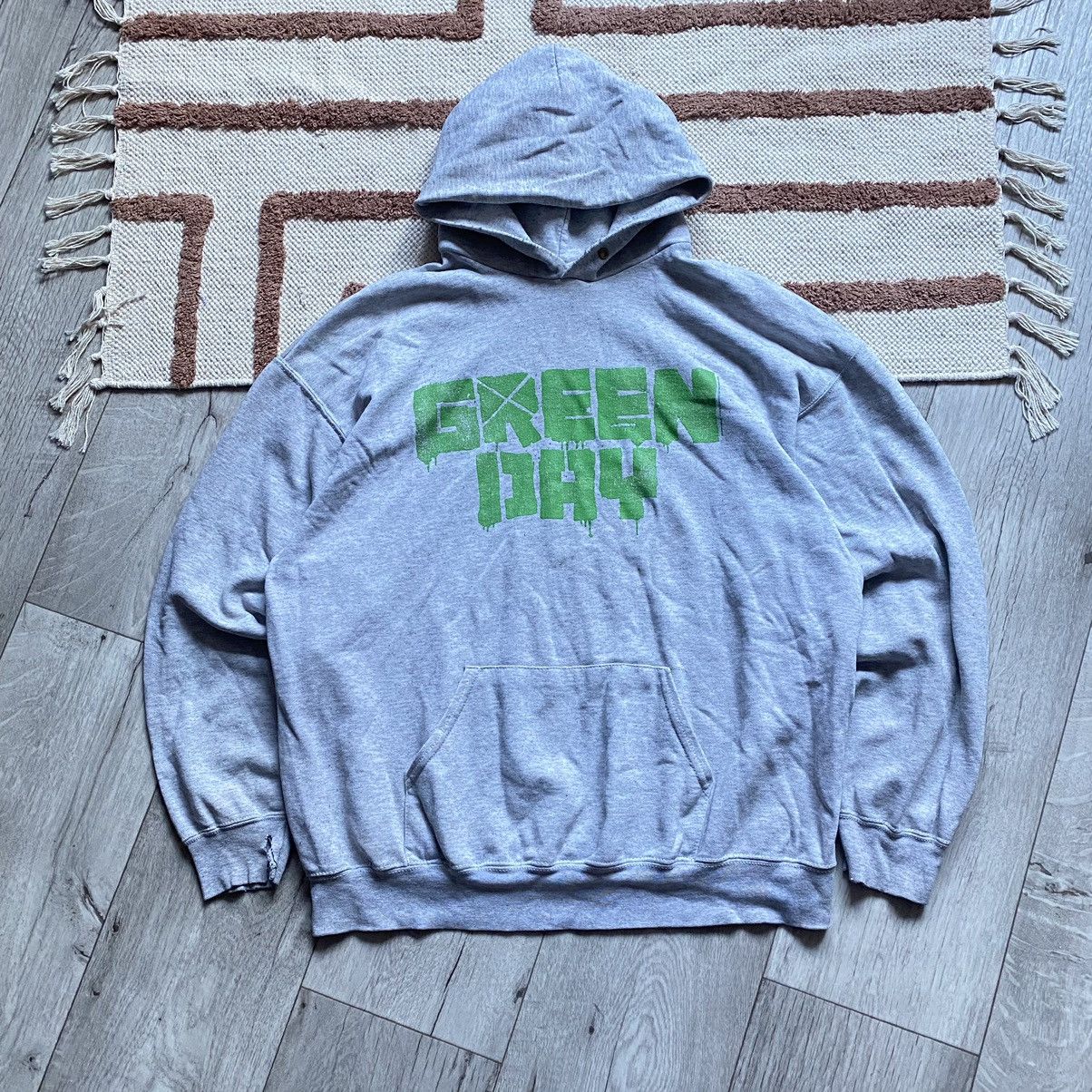 Band Tees GREEN DAY Y2K BIG GREEN LOGO BOXY HOODIE Size US XL / EU 56 / 4 - 1 Thumbnail