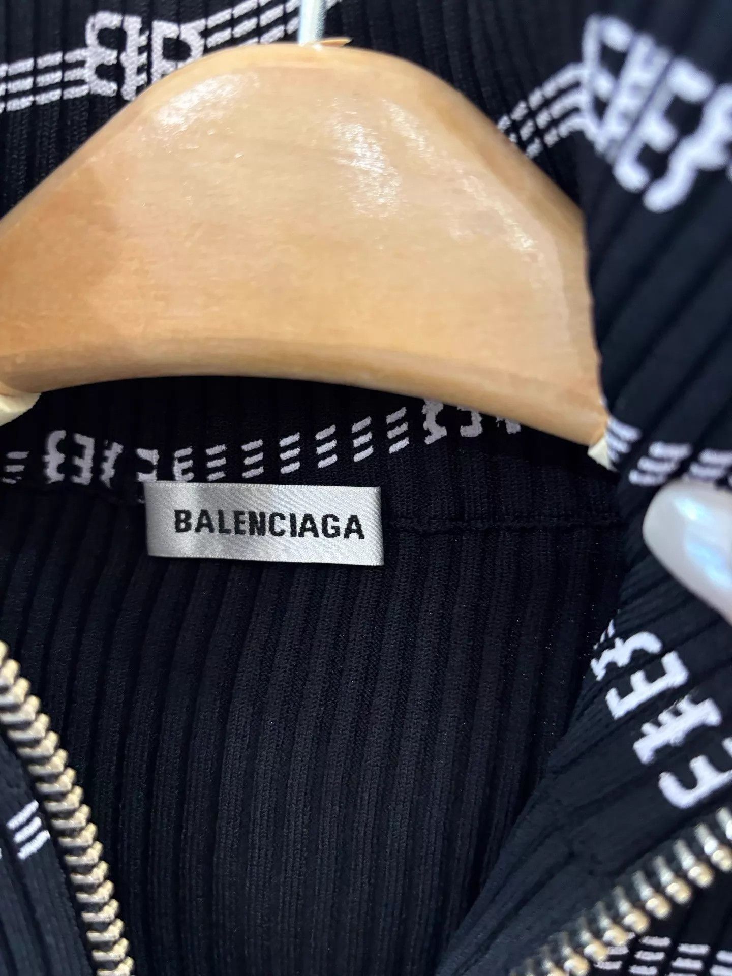 Balenciaga Balenciaga All-Over Double B Fitted Top New With Tags XS,M Size XS / US 0-2 / IT 36-38 - 5 Thumbnail