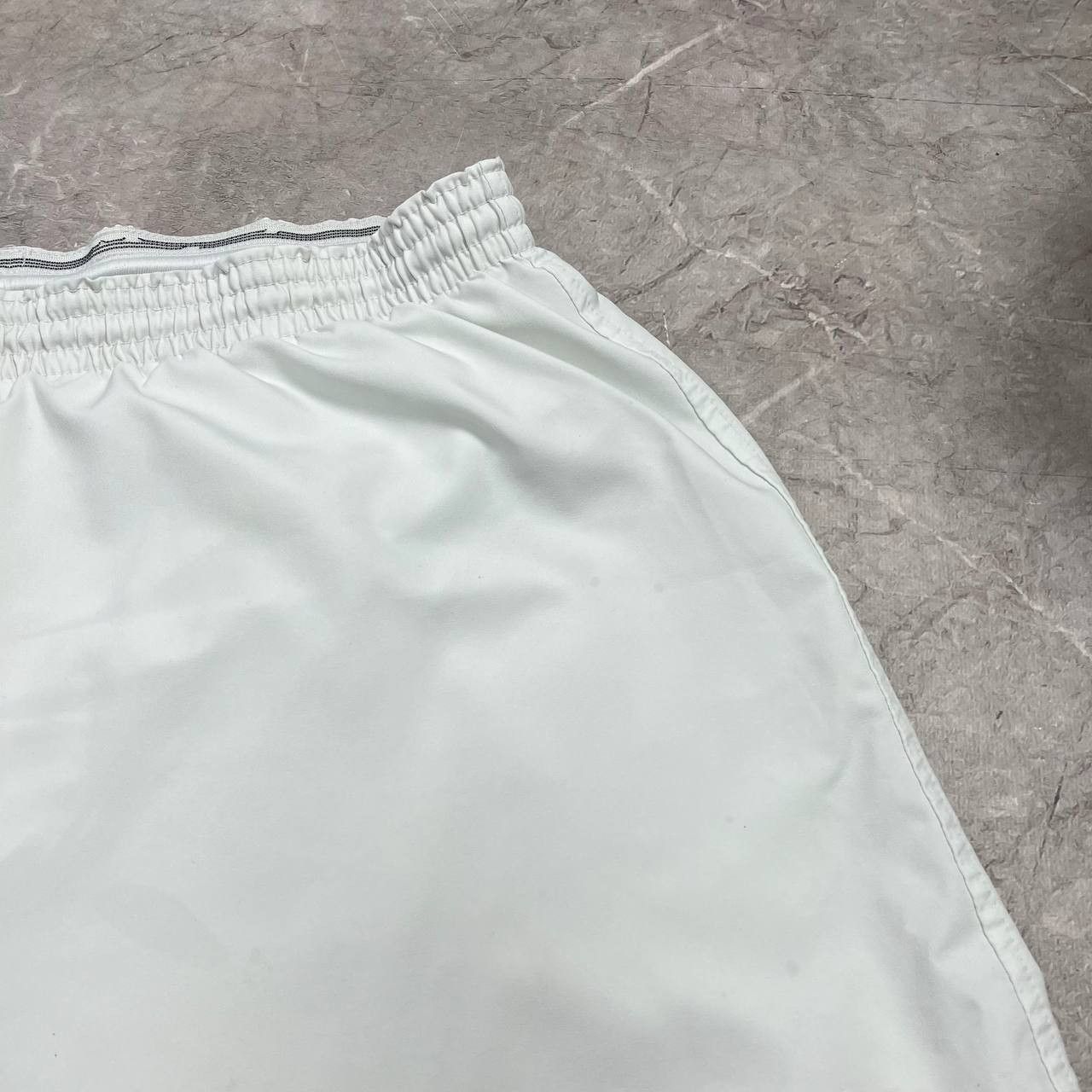 Nike Vintage 90s Nike White Mini Logo Mens Shorts Size L Size US 33 - 10 Thumbnail